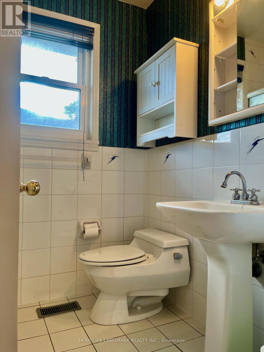 2319 Barclay Road, Burlington (Brant), Ontario  L7R 2B7 - Photo 14 - W12482619