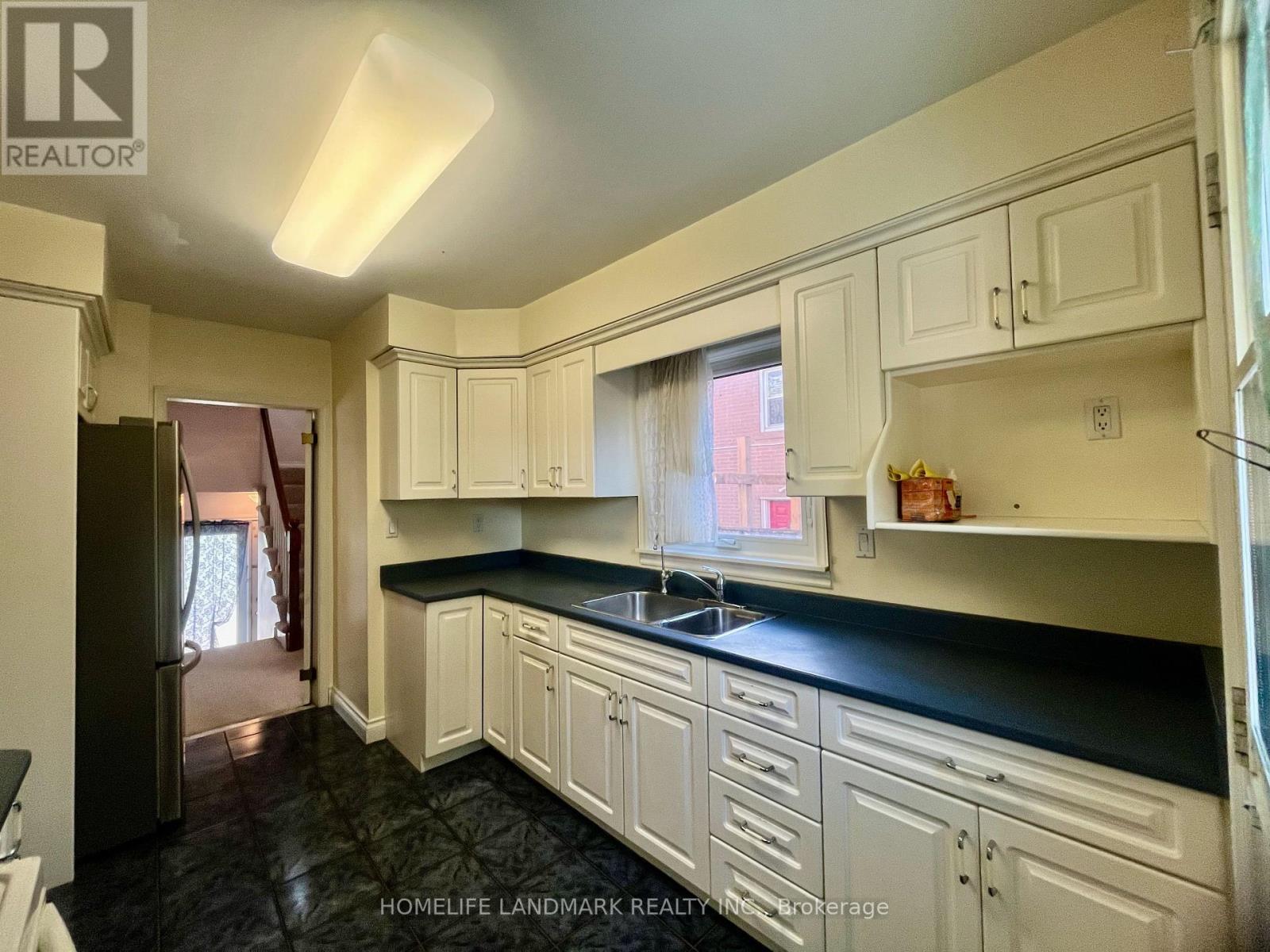 2319 Barclay Road, Burlington (Brant), Ontario  L7R 2B7 - Photo 6 - W12482619