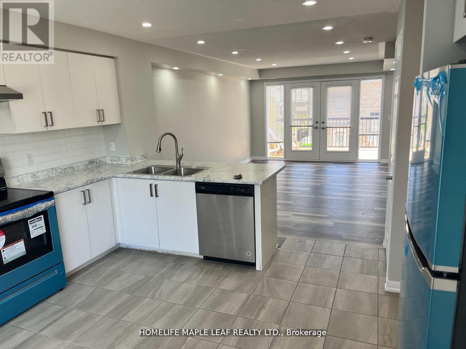 10 - 1 Beckenrose Court, Brampton, Ontario  L6Y 6G2 - Photo 3 - W12482279