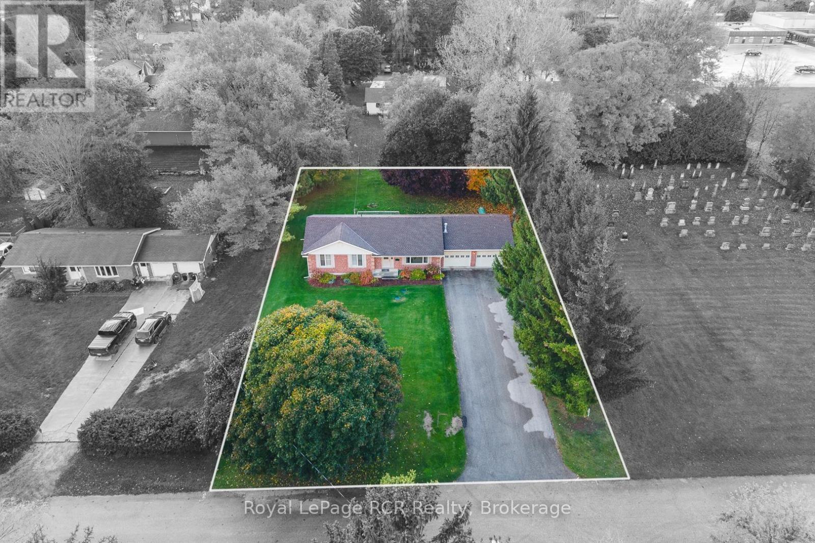 347 Augusta Street, West Grey, Ontario  N0G 1C0 - Photo 2 - X12482632