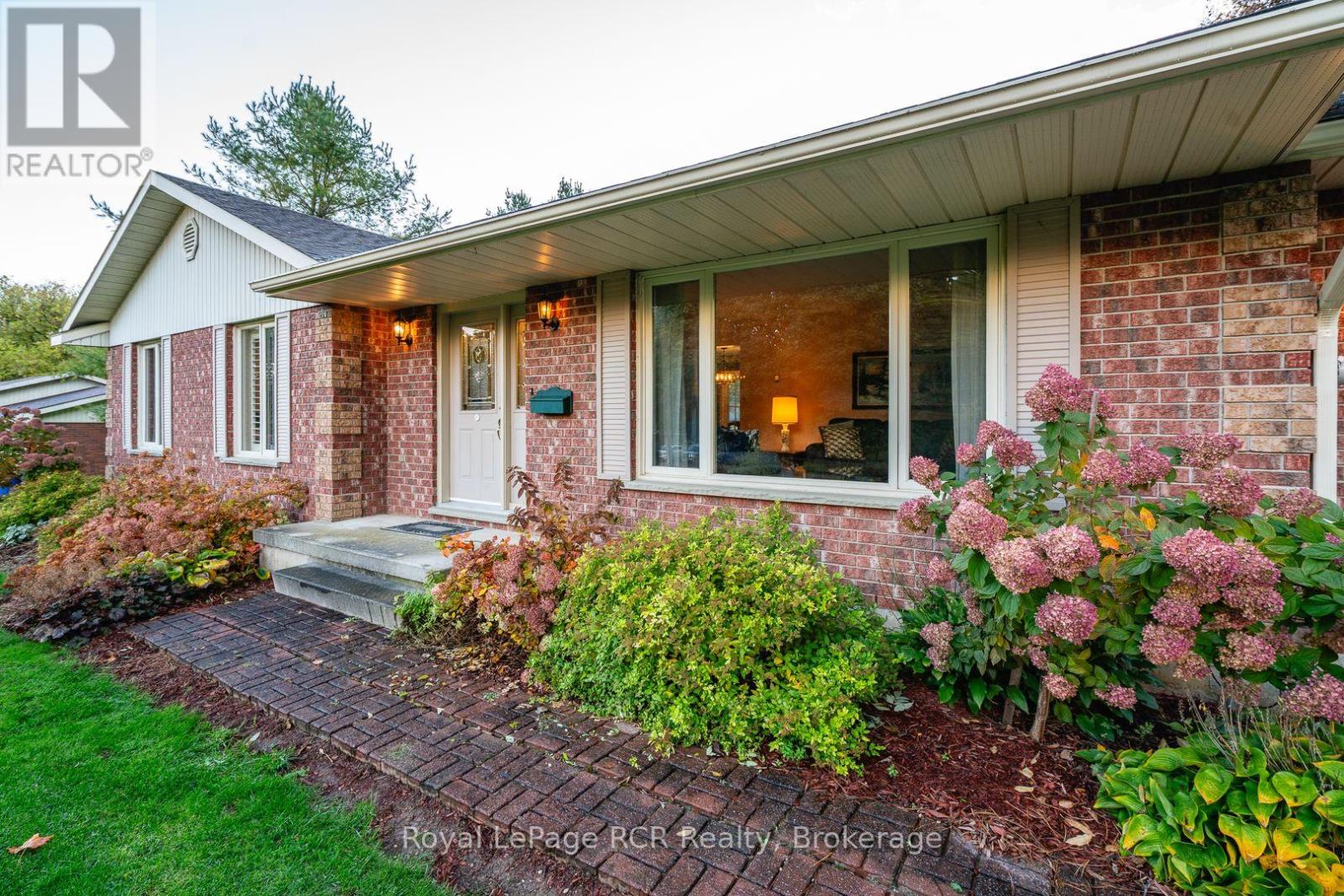 347 Augusta Street, West Grey, Ontario  N0G 1C0 - Photo 8 - X12482632