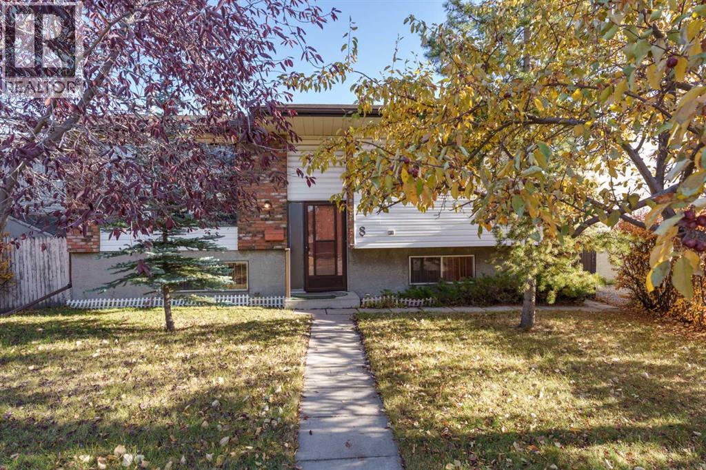 8 Ranchlands Crescent NW, Calgary, Alberta