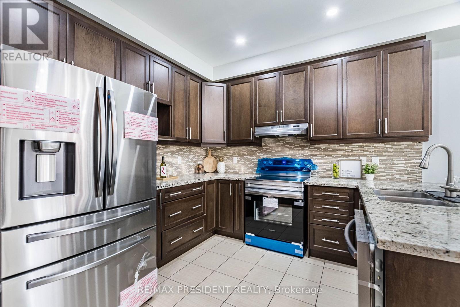 77 Zelda Road, Brampton, Ontario  L6R 3V3 - Photo 16 - W12470388