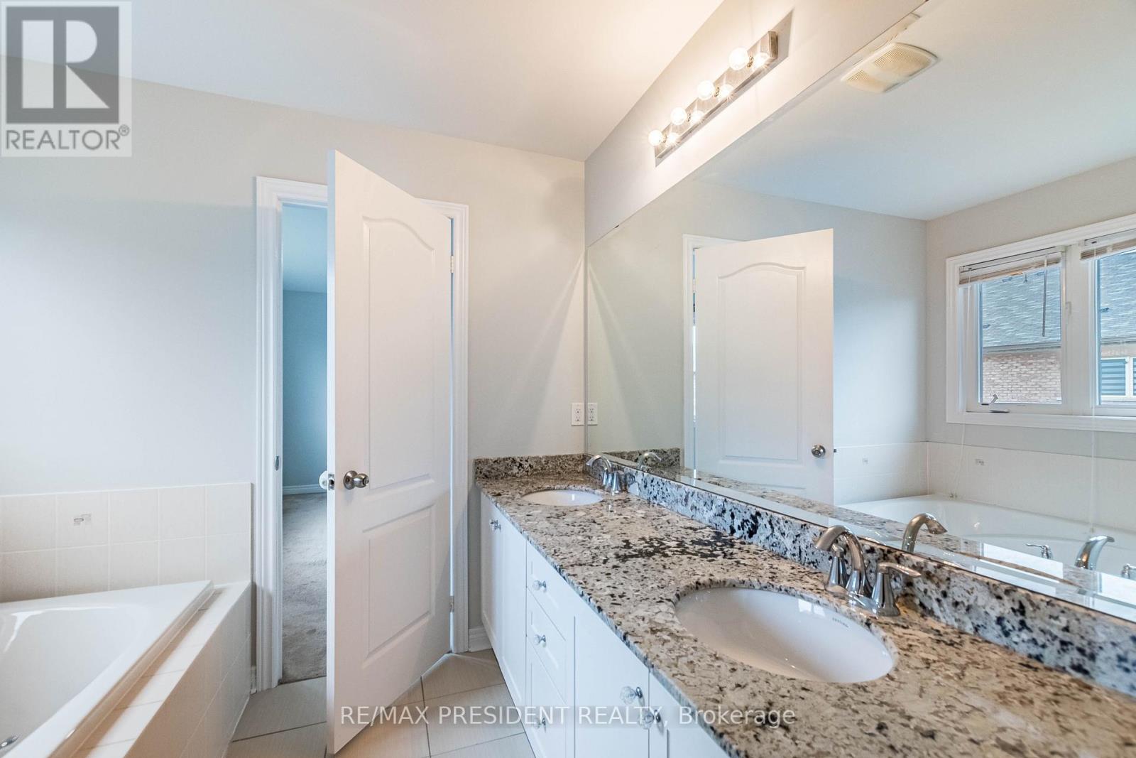 77 Zelda Road, Brampton, Ontario  L6R 3V3 - Photo 27 - W12470388