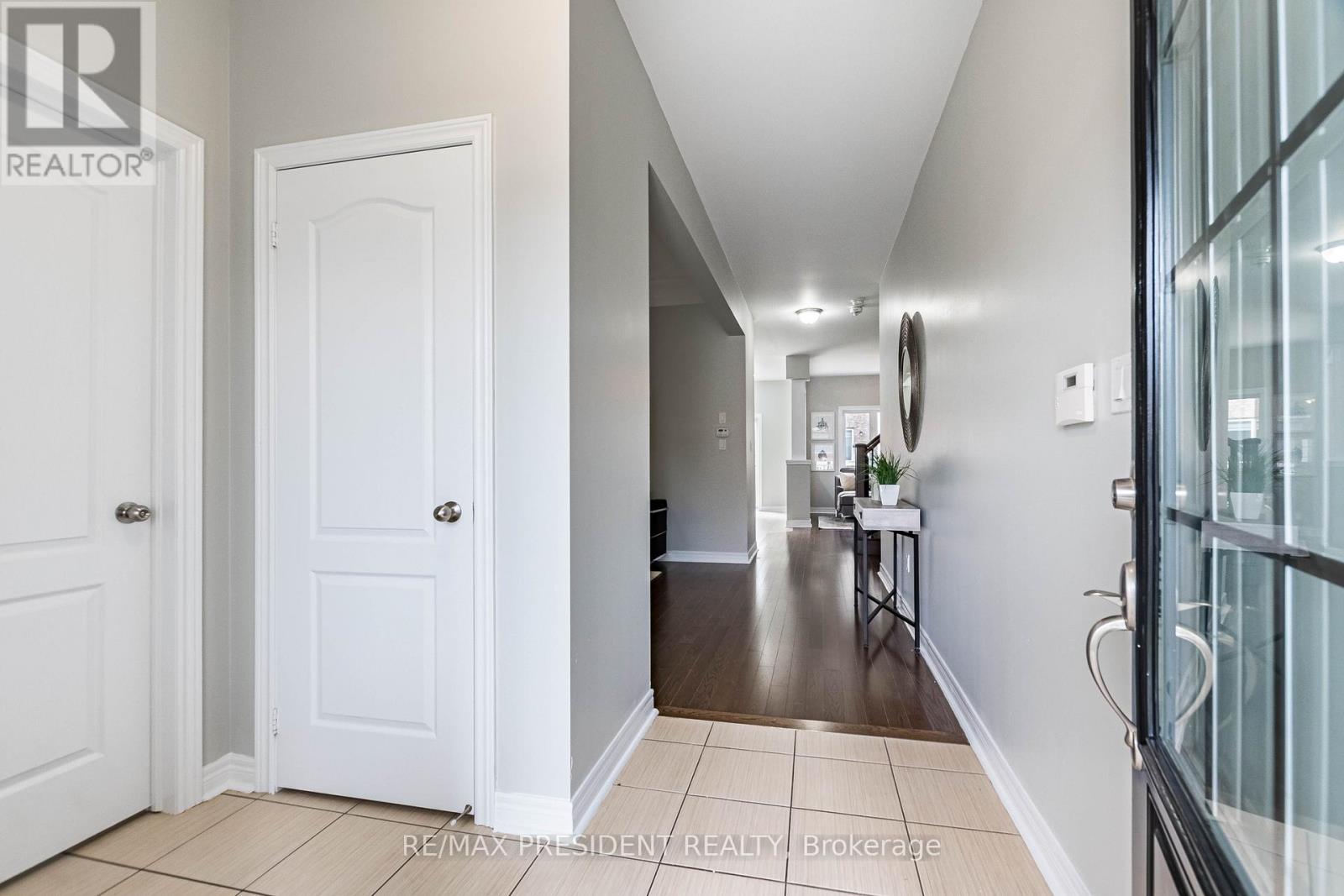 77 Zelda Road, Brampton, Ontario  L6R 3V3 - Photo 4 - W12470388