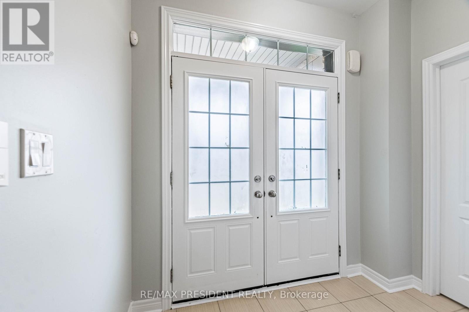 77 Zelda Road, Brampton, Ontario  L6R 3V3 - Photo 5 - W12470388