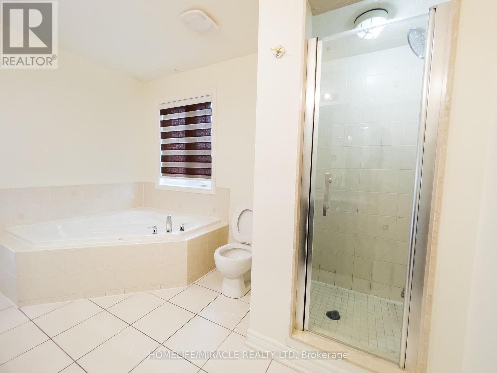 37 Calm Waters Crescent, Brampton, Ontario  L6V 4R9 - Photo 12 - W12482406