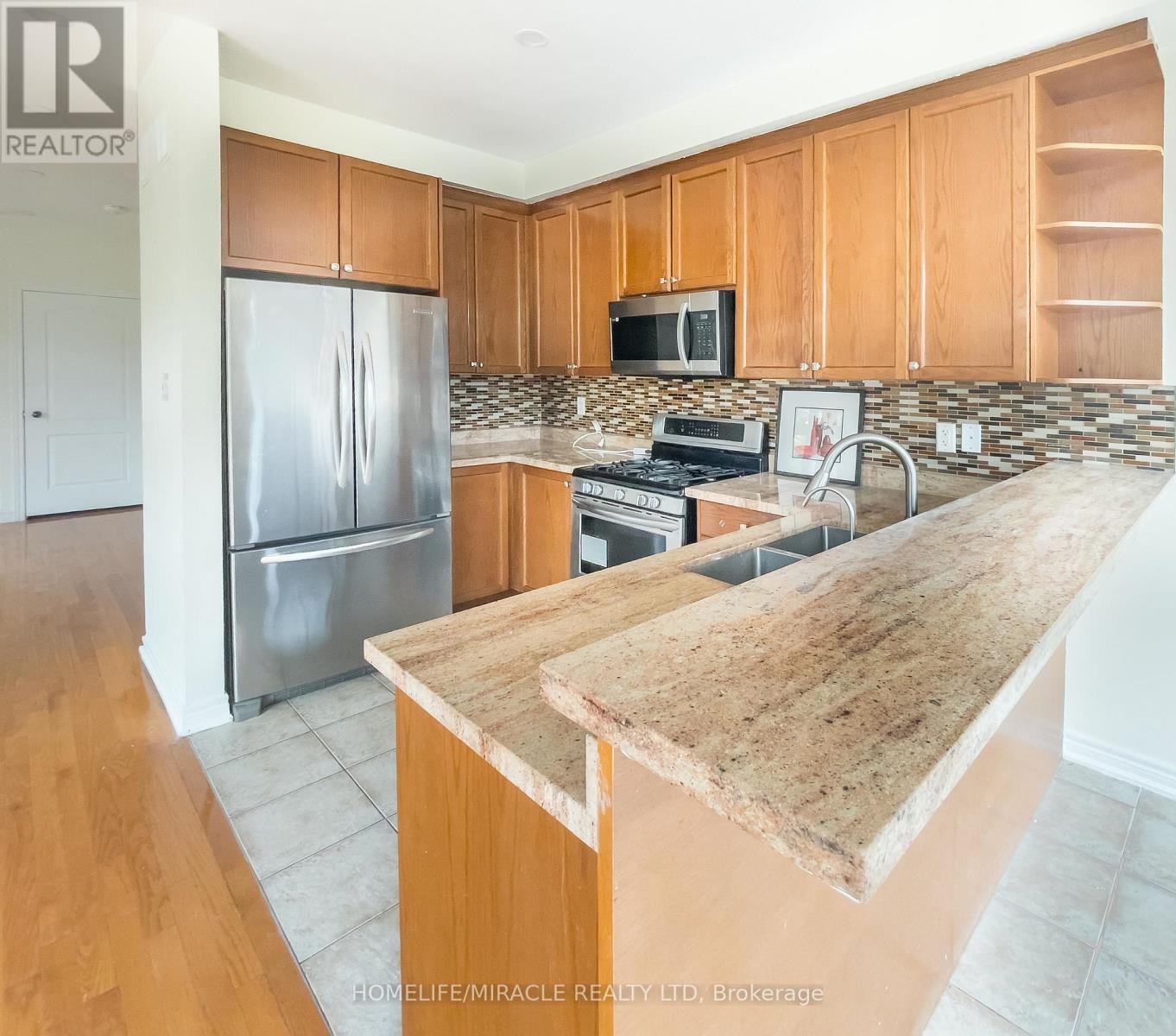 37 Calm Waters Crescent, Brampton, Ontario  L6V 4R9 - Photo 8 - W12482406
