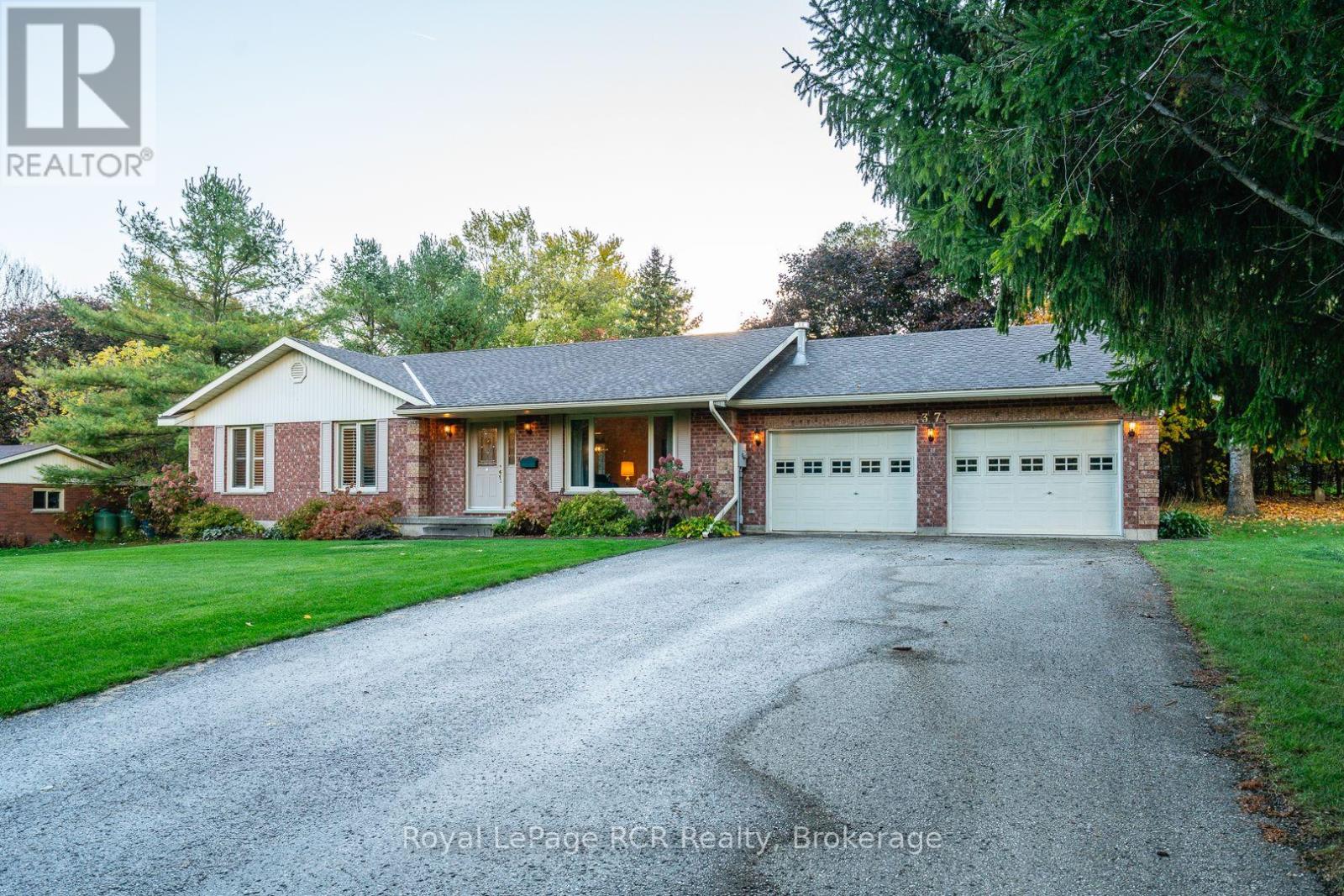 347 Augusta Street, West Grey, Ontario  N0G 1C0 - Photo 6 - X12482632