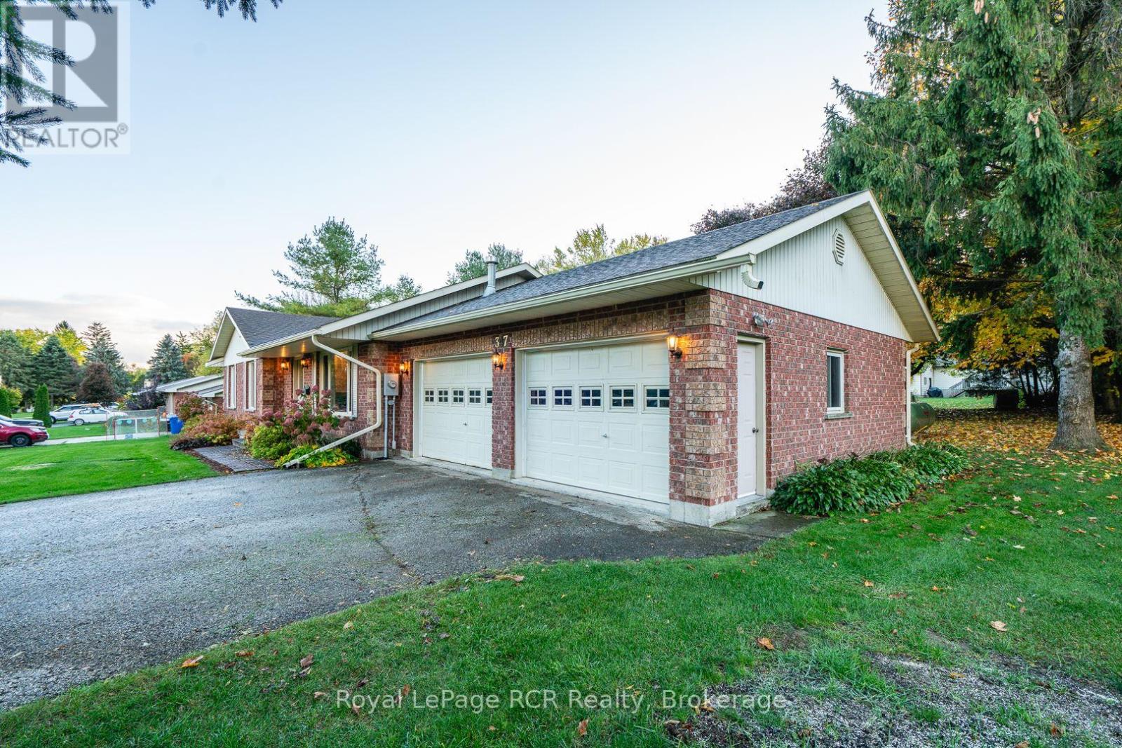 347 Augusta Street, West Grey, Ontario  N0G 1C0 - Photo 7 - X12482632