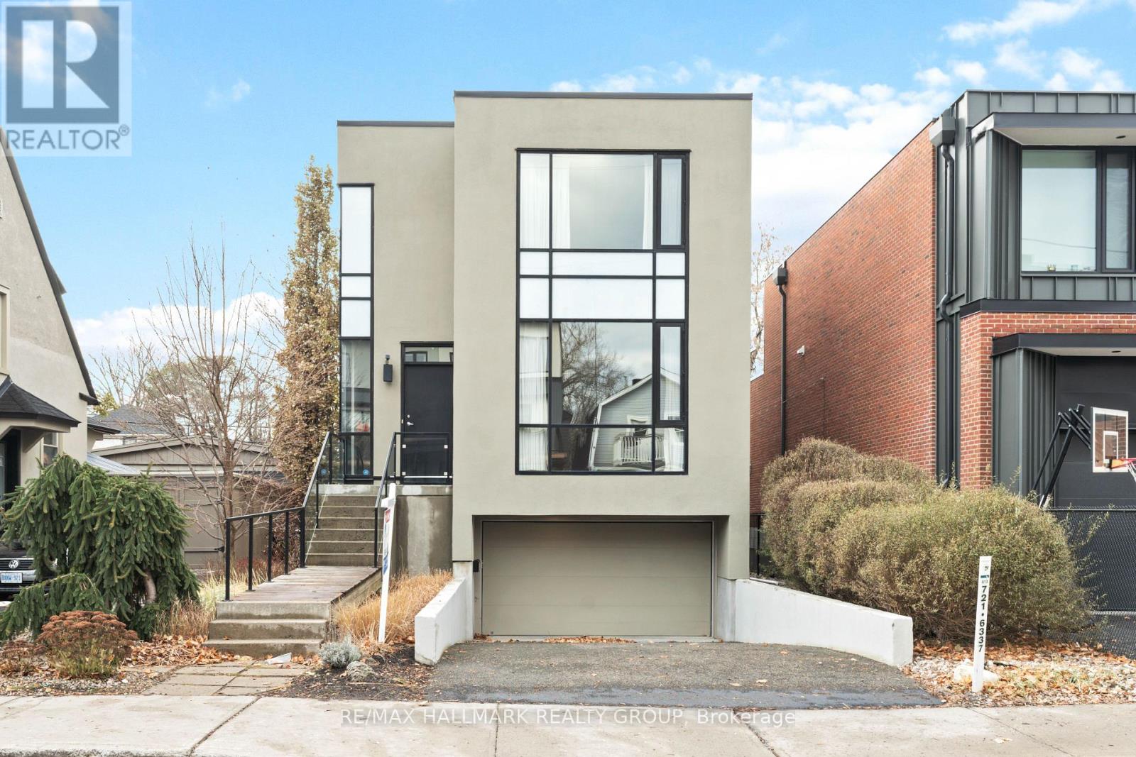 54 DOUGLAS AVENUE, Ottawa, Ontario