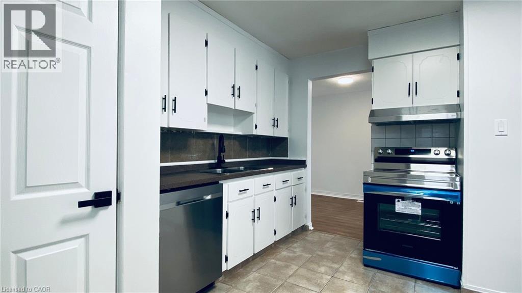 88 Longford Drive, Newmarket, Ontario  L3Y 2Y4 - Photo 3 - 40782237