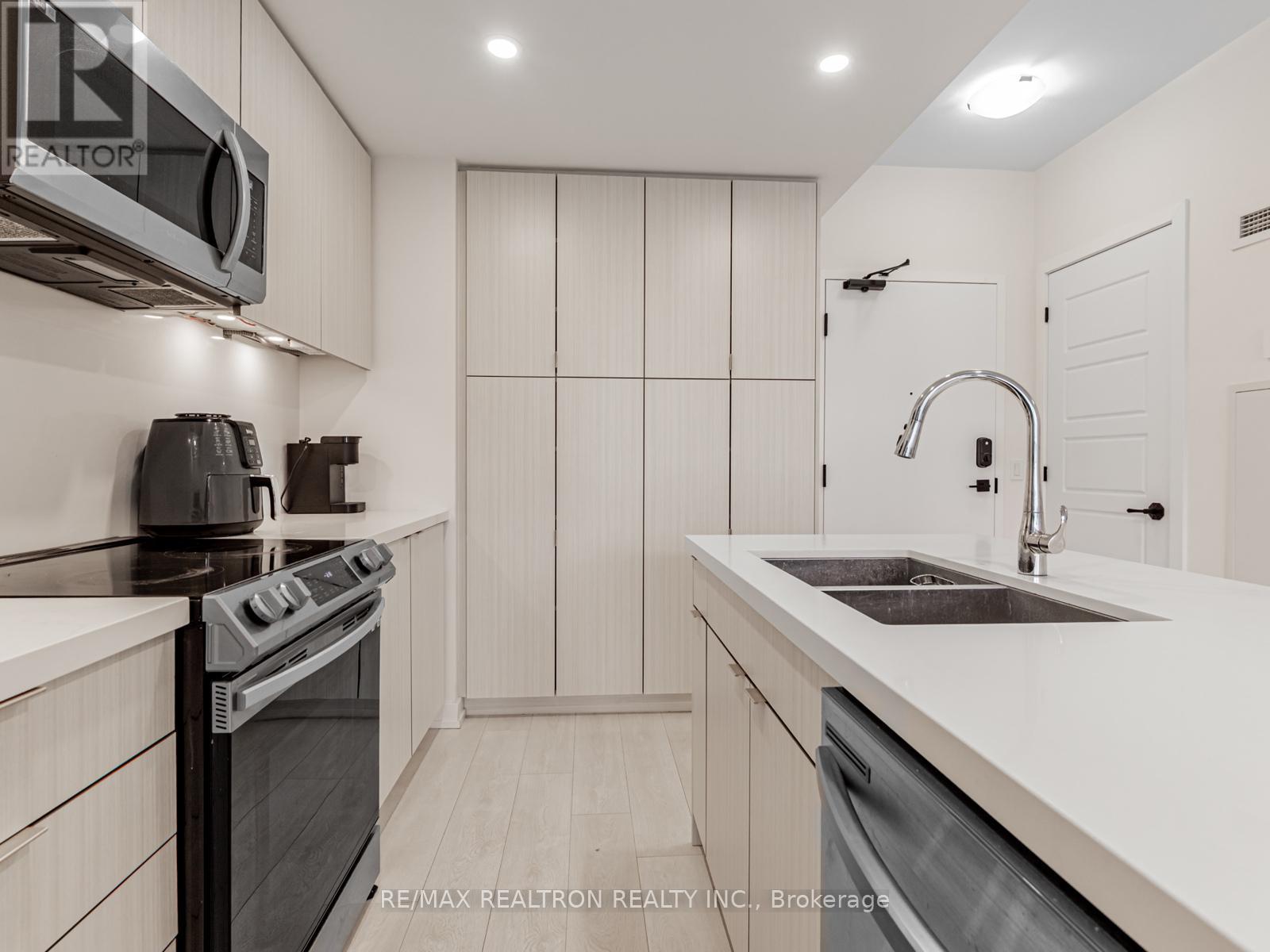 329 - 415 Sea Ray Avenue, Innisfil, Ontario  L9S 0N9 - Photo 3 - N12477996