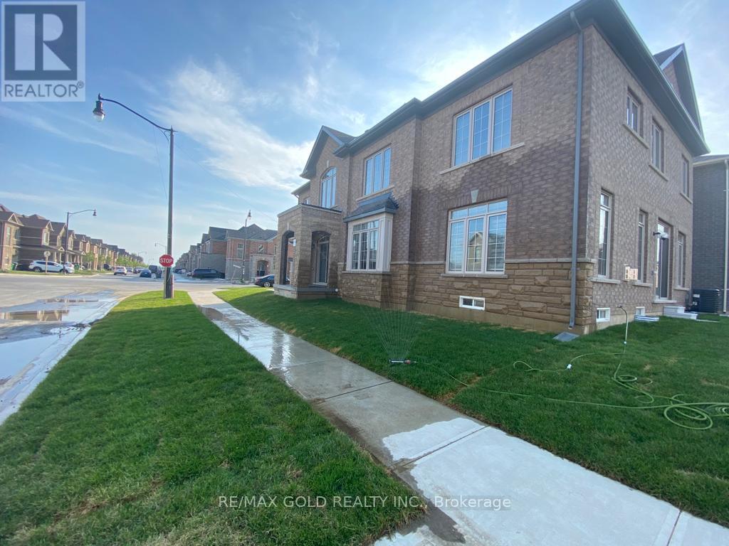 537 Veterans Drive, Brampton, Ontario  L7A 0C4 - Photo 11 - W12458354