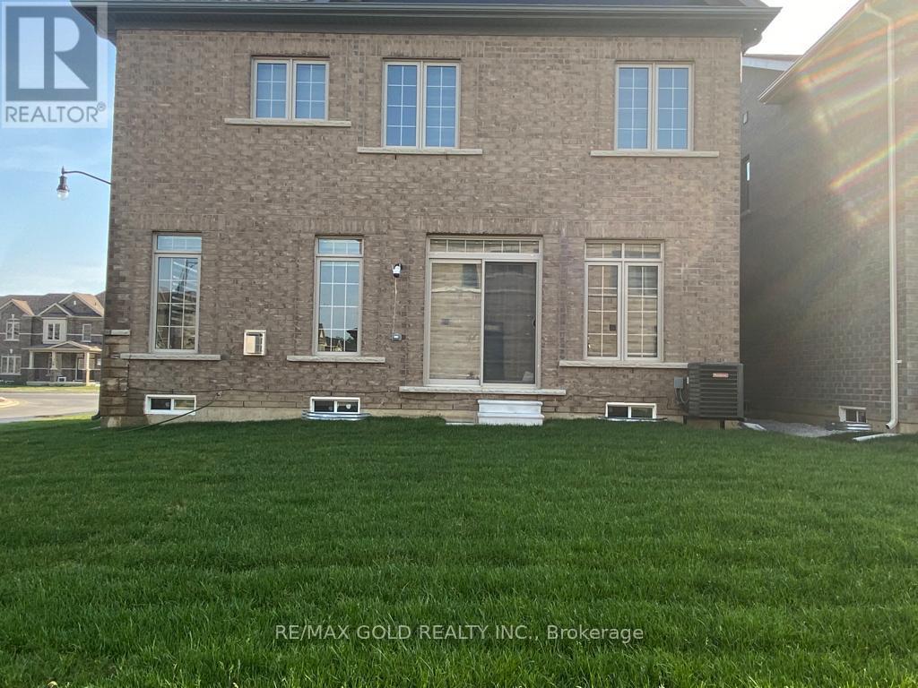 537 Veterans Drive, Brampton, Ontario  L7A 0C4 - Photo 17 - W12458354