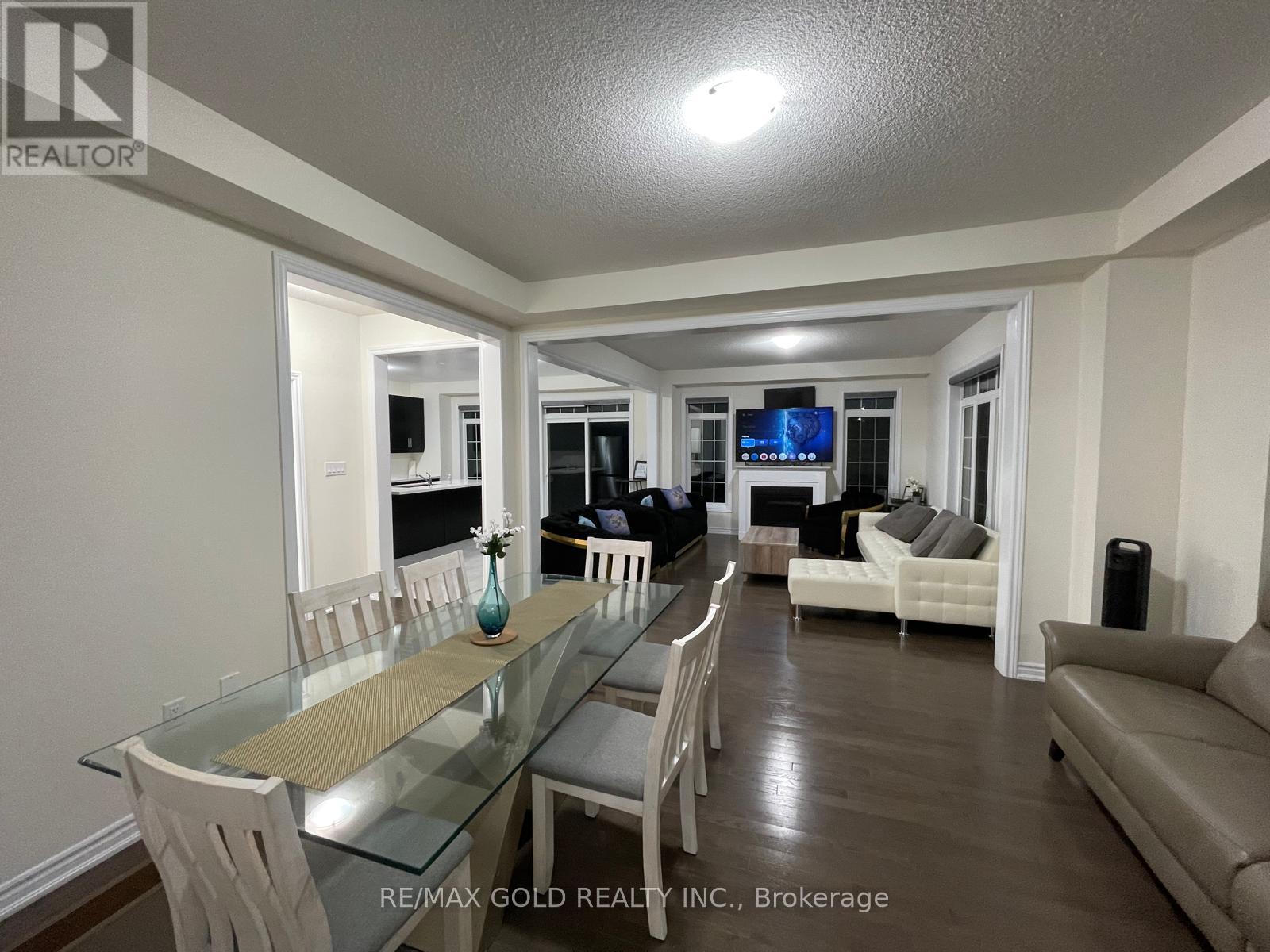 537 Veterans Drive, Brampton, Ontario  L7A 0C4 - Photo 24 - W12458354