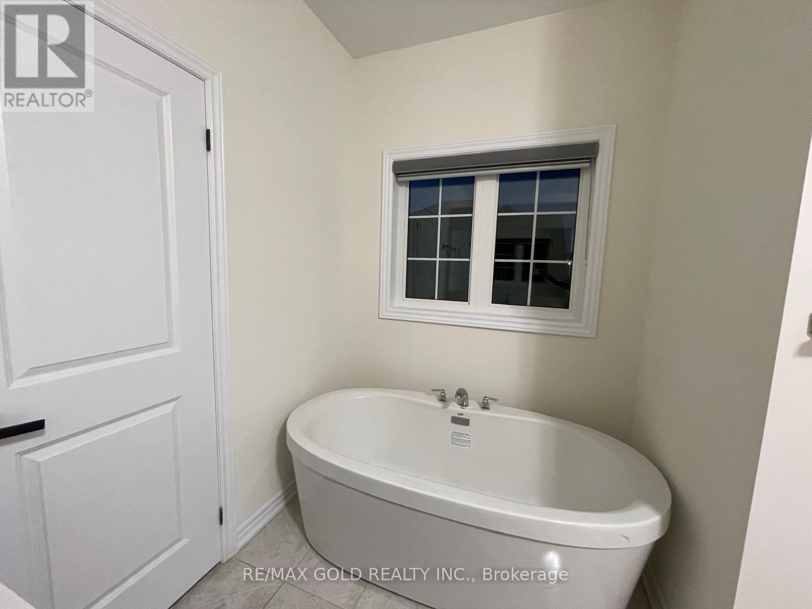 537 Veterans Drive, Brampton, Ontario  L7A 0C4 - Photo 41 - W12458354