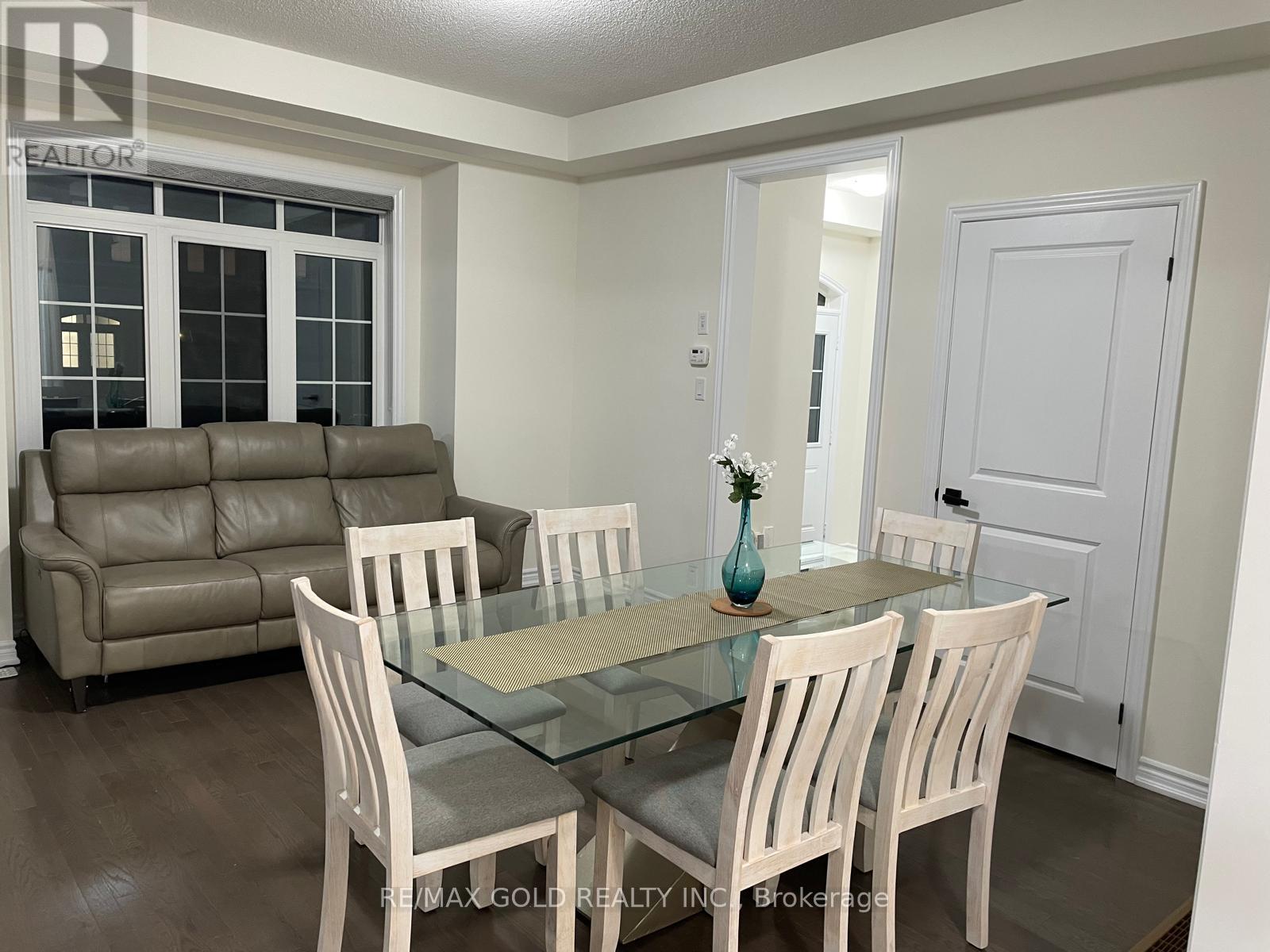 537 Veterans Drive, Brampton, Ontario  L7A 0C4 - Photo 34 - W12458354