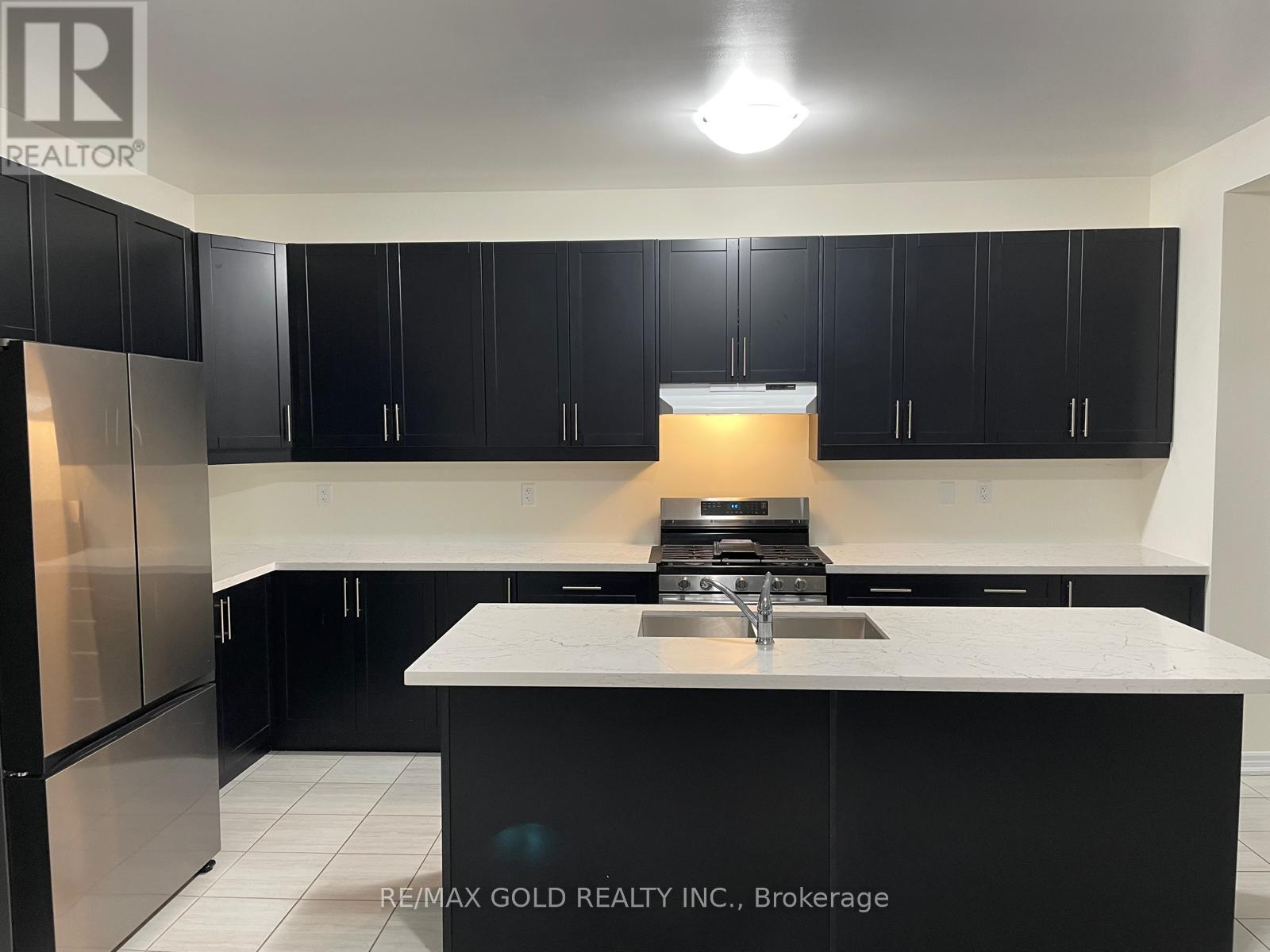 537 Veterans Drive, Brampton, Ontario  L7A 0C4 - Photo 30 - W12458354