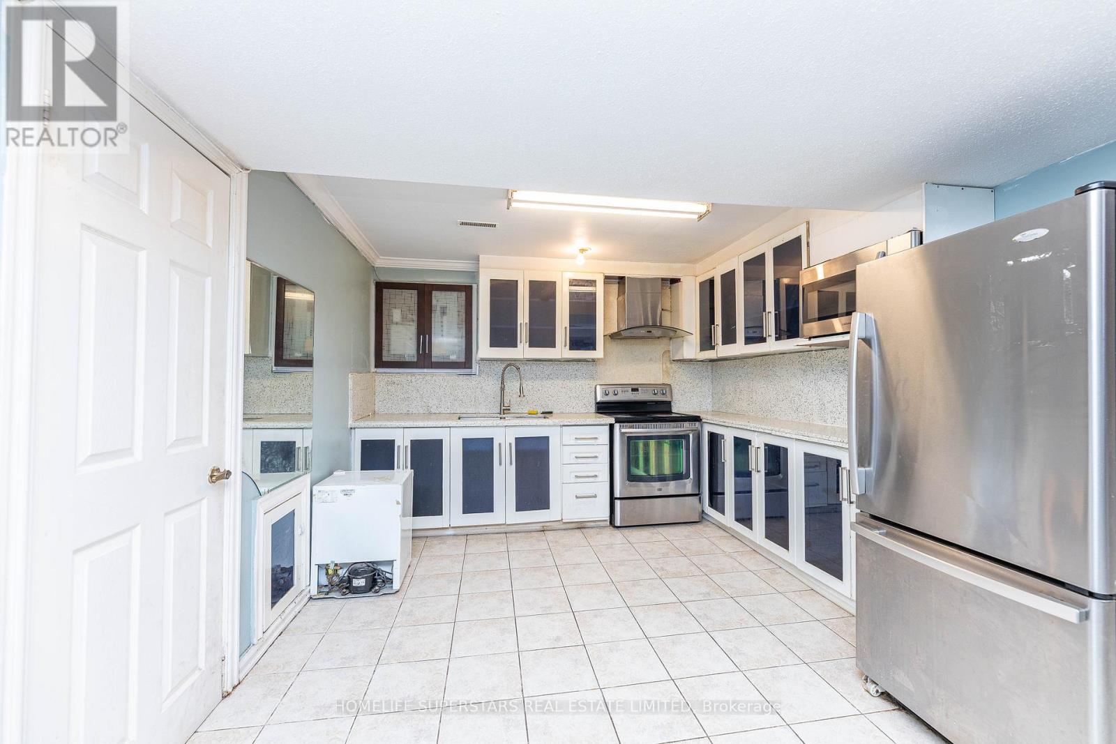 45 Woodlot Crescent, Toronto (West Humber-Clairville), Ontario  M9W 6T2 - Photo 38 - W12477471