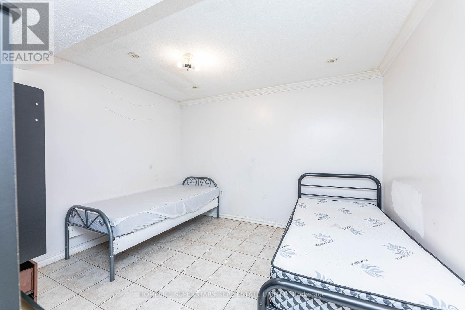45 Woodlot Crescent, Toronto (West Humber-Clairville), Ontario  M9W 6T2 - Photo 41 - W12477471