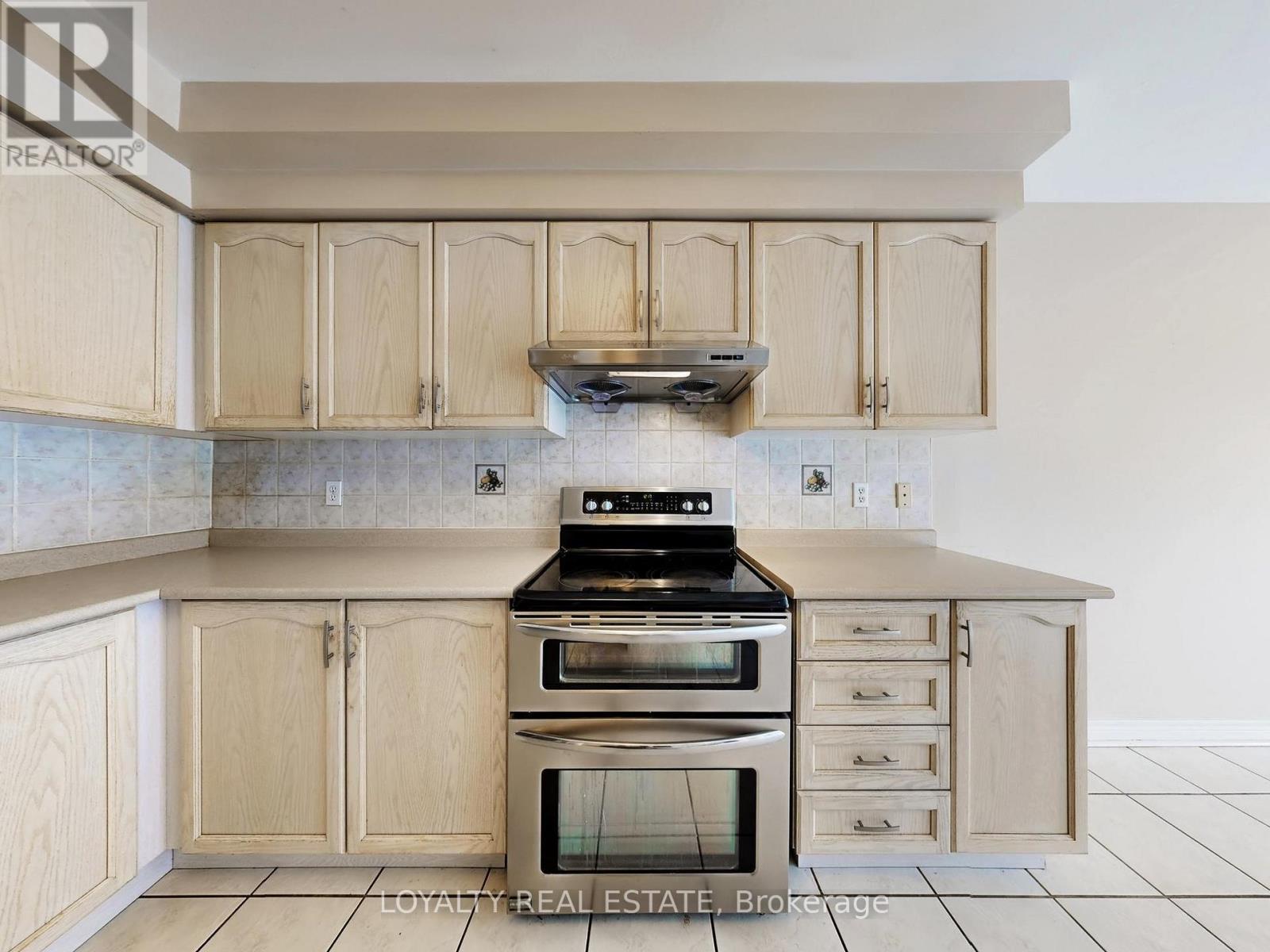 Upper Level - 50 Thornton Crescent, Vaughan, Ontario  L6A 2S9 - Photo 17 - N12482641
