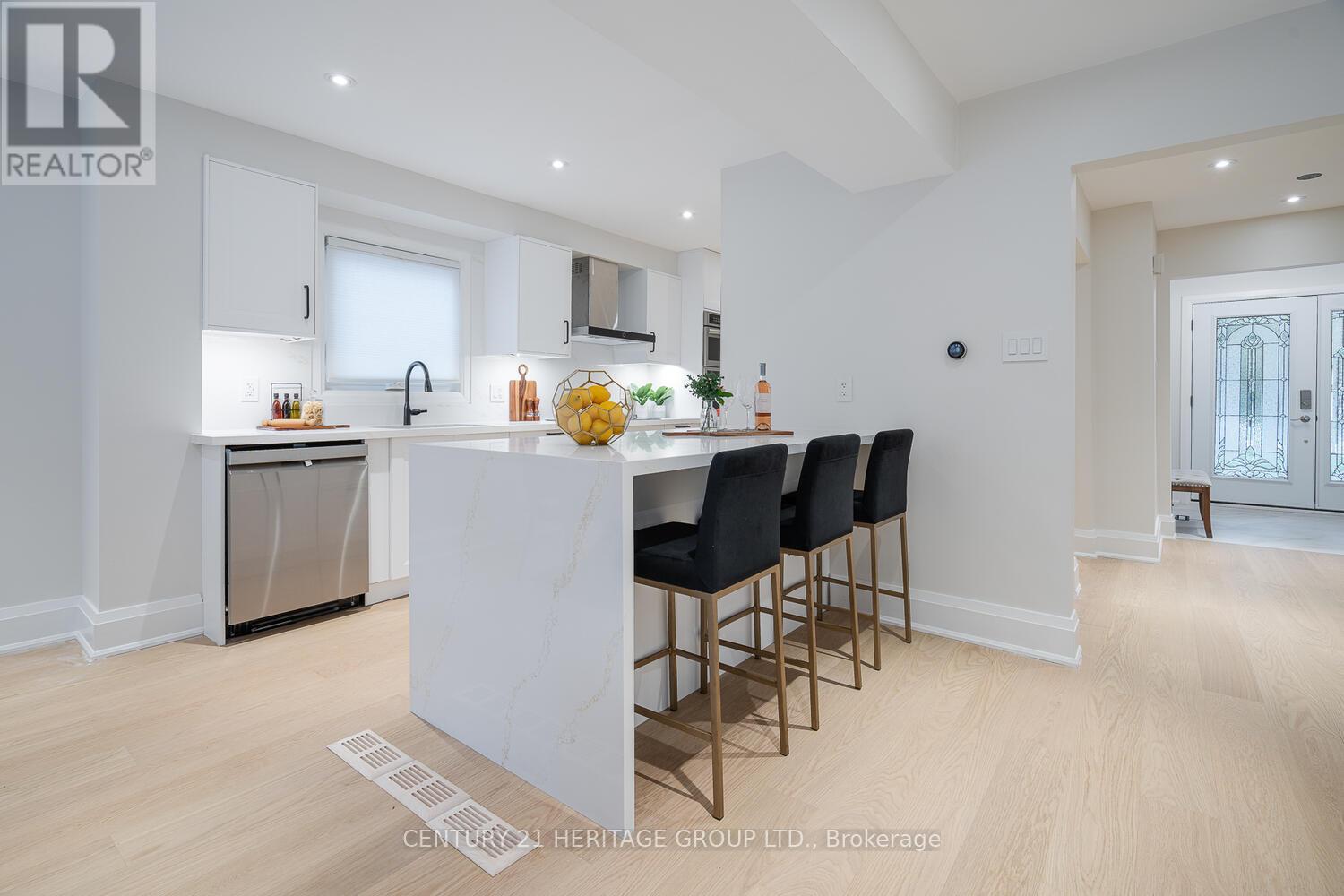 23 Merrylyn Drive, Richmond Hill, Ontario  L4C 5B1 - Photo 11 - N12482648