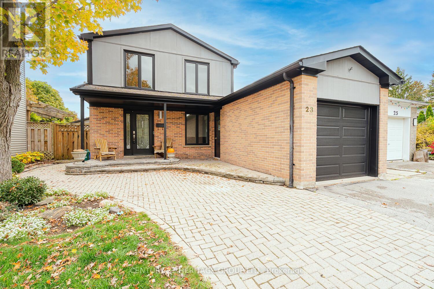 23 Merrylyn Drive, Richmond Hill, Ontario  L4C 5B1 - Photo 2 - N12482648