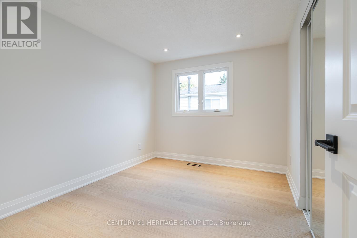 23 Merrylyn Drive, Richmond Hill, Ontario  L4C 5B1 - Photo 28 - N12482648