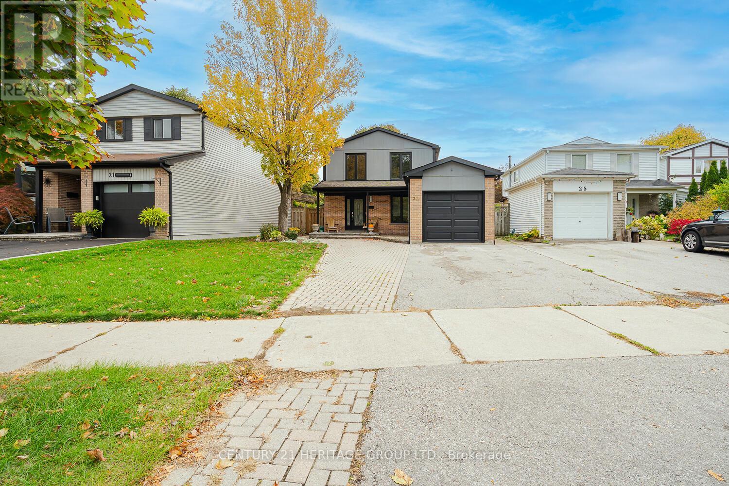 23 Merrylyn Drive, Richmond Hill, Ontario  L4C 5B1 - Photo 3 - N12482648
