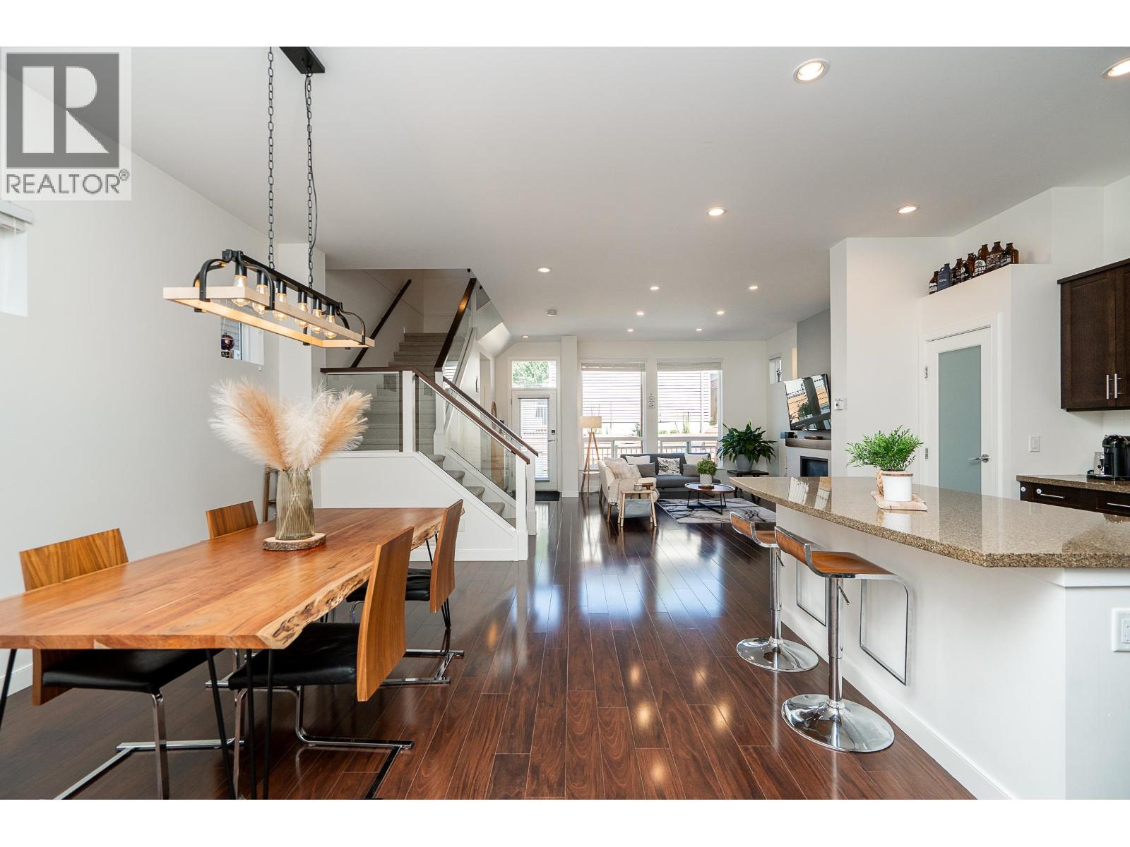 3381 Watkins Avenue, Coquitlam, British Columbia  V3E 0B3 - Photo 2 - R3046895