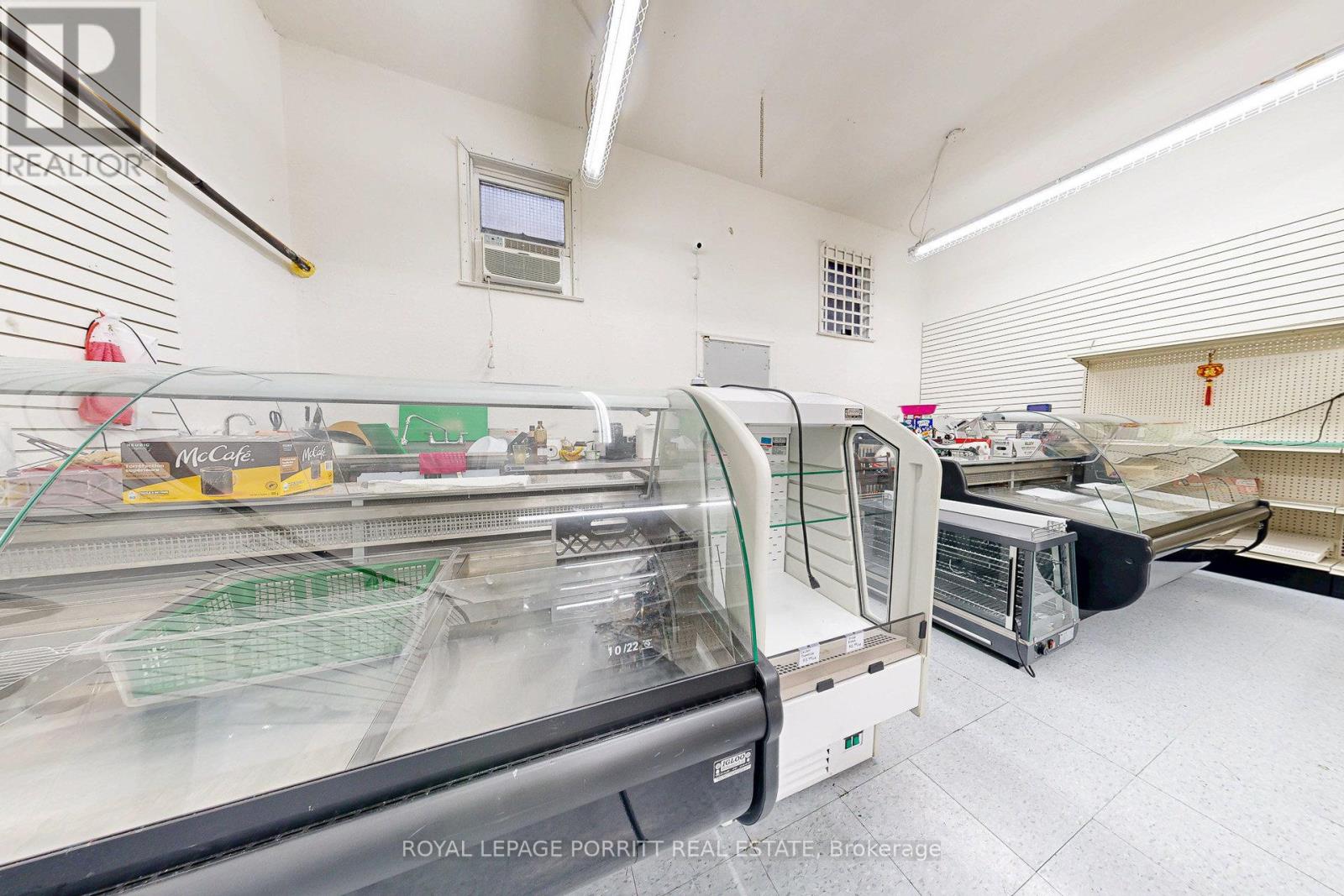 3391 Lake Shore Boulevard W, Toronto, Ontario  M8W 1N2 - Photo 13 - W12482651