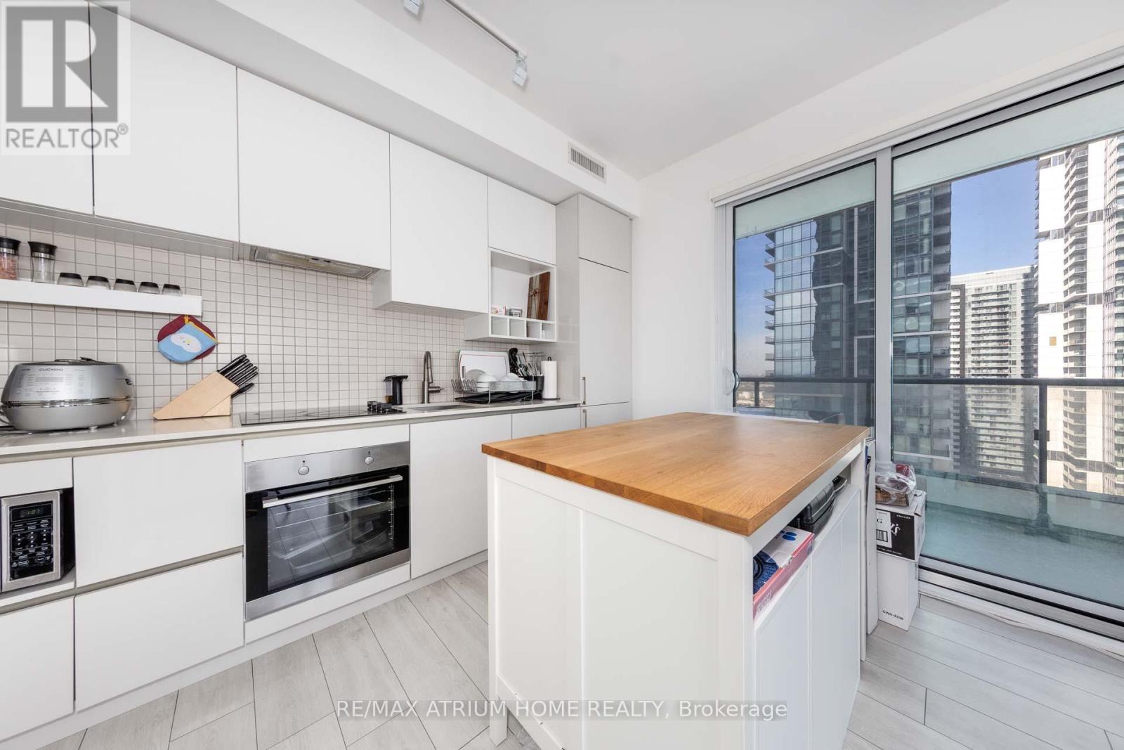 2706 - 950 Portage Parkway, Vaughan, Ontario  L4K 3Y6 - Photo 5 - N12482611