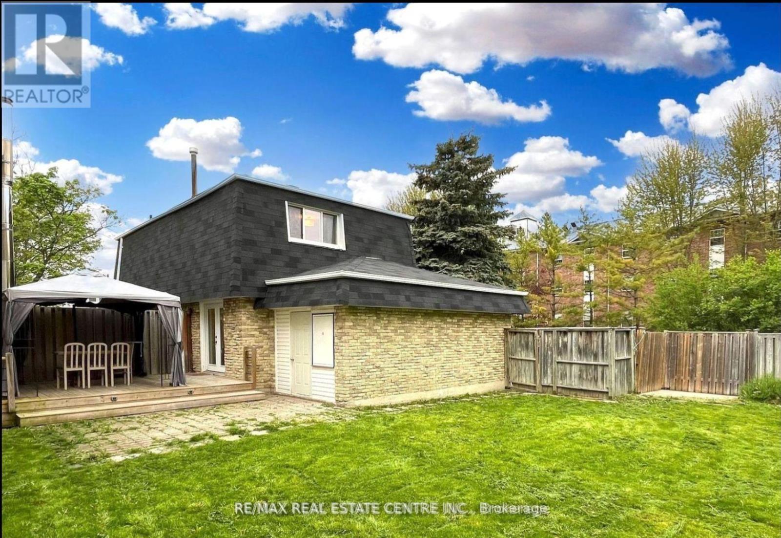 25 Ivanic Court, Whitby, Ontario  L1N 6E3 - Photo 2 - E12482672