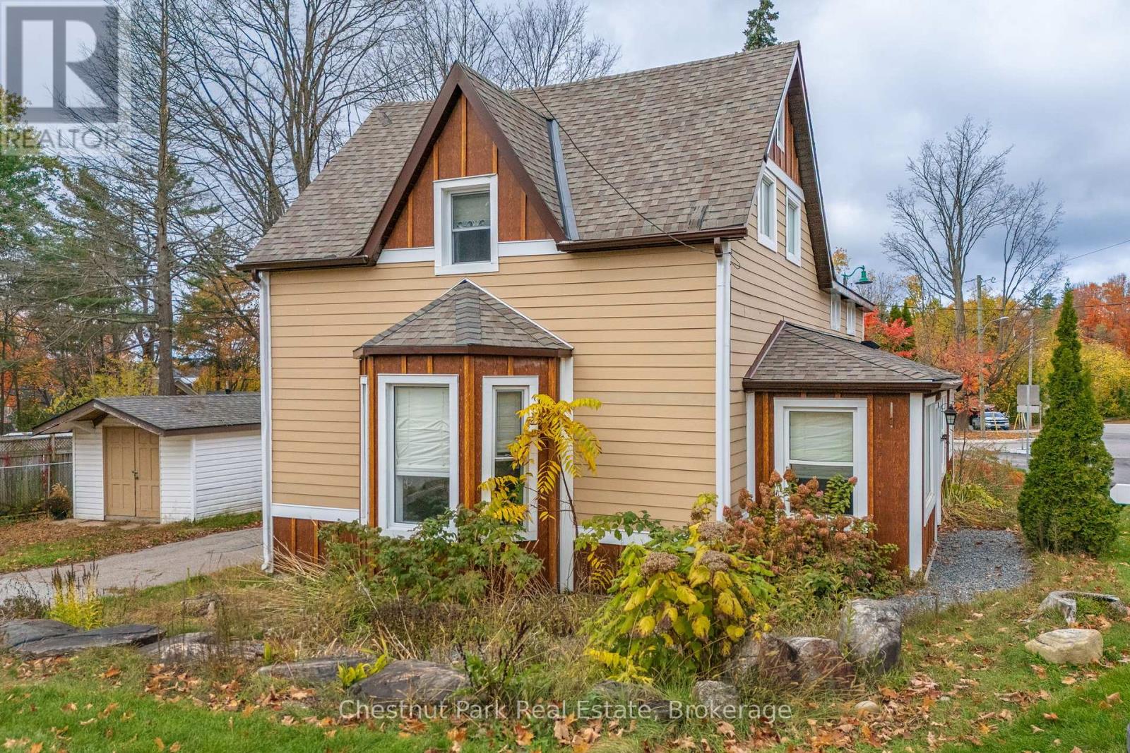 615 Bay Street, Gravenhurst, Ontario  P1P 1G8 - Photo 2 - X12397389