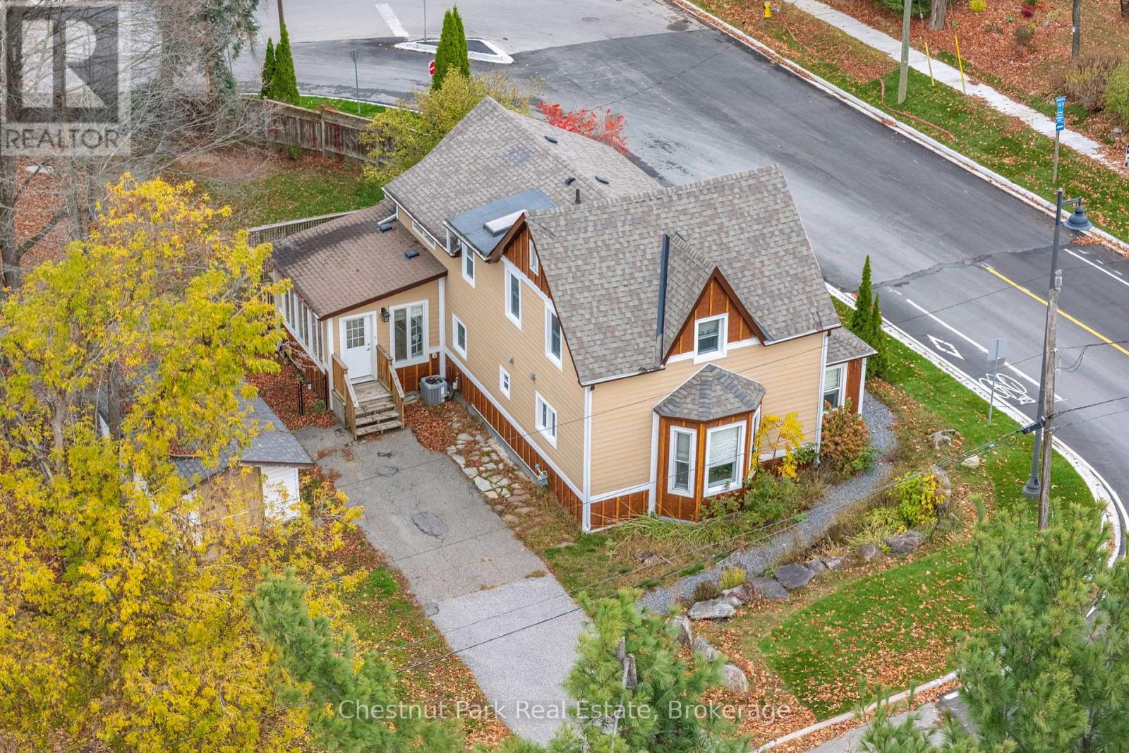 615 Bay Street, Gravenhurst, Ontario  P1P 1G8 - Photo 3 - X12397389