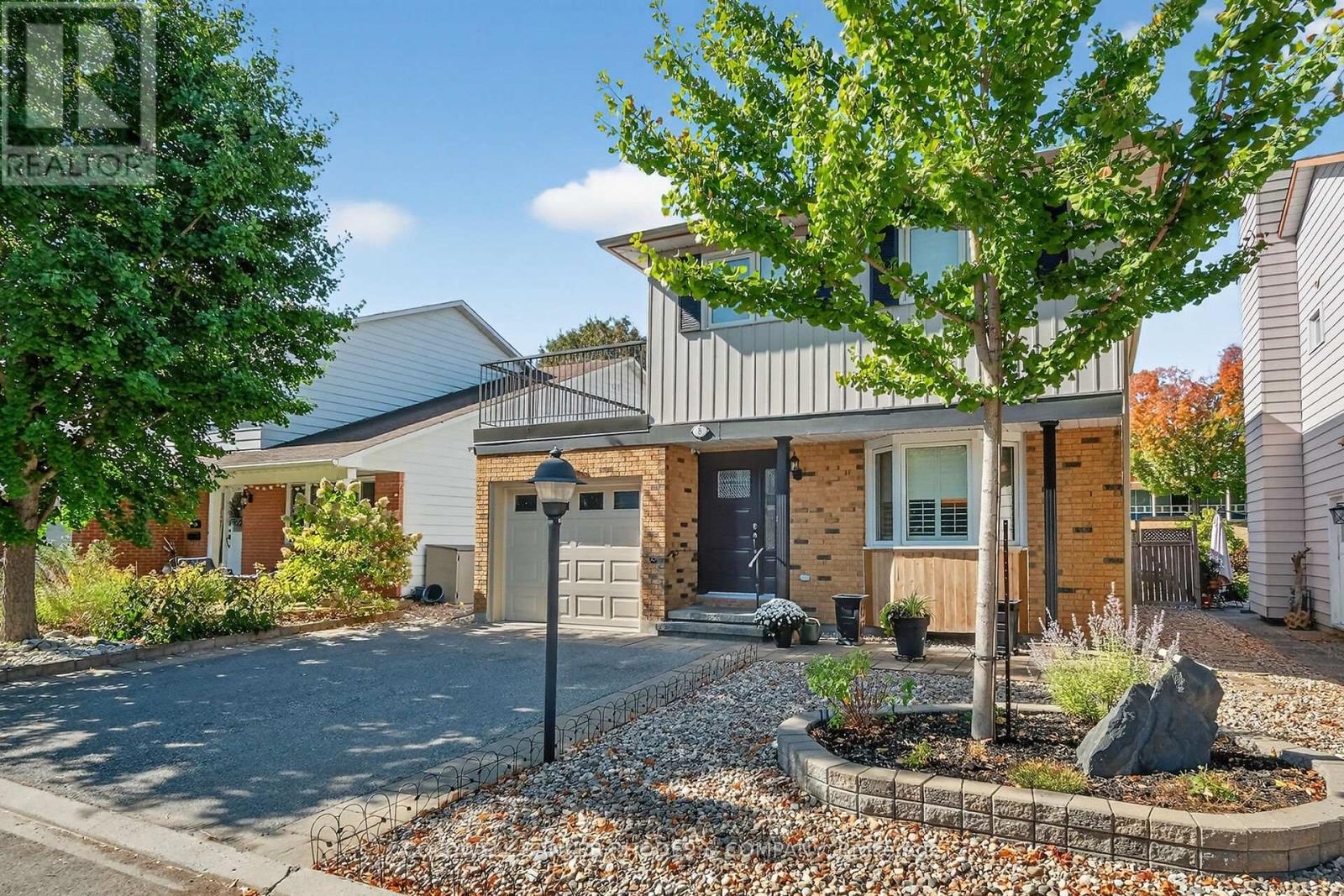 8 Confederation Private, Ottawa, Ontario  K1V 9W6 - Photo 2 - X12482163