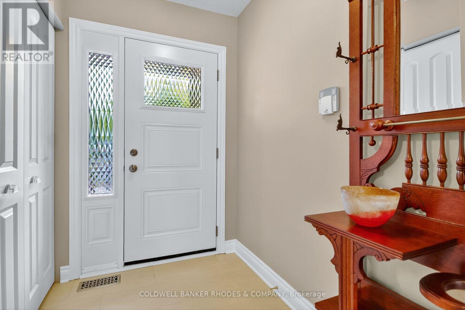 8 Confederation Private, Ottawa, Ontario  K1V 9W6 - Photo 4 - X12482163