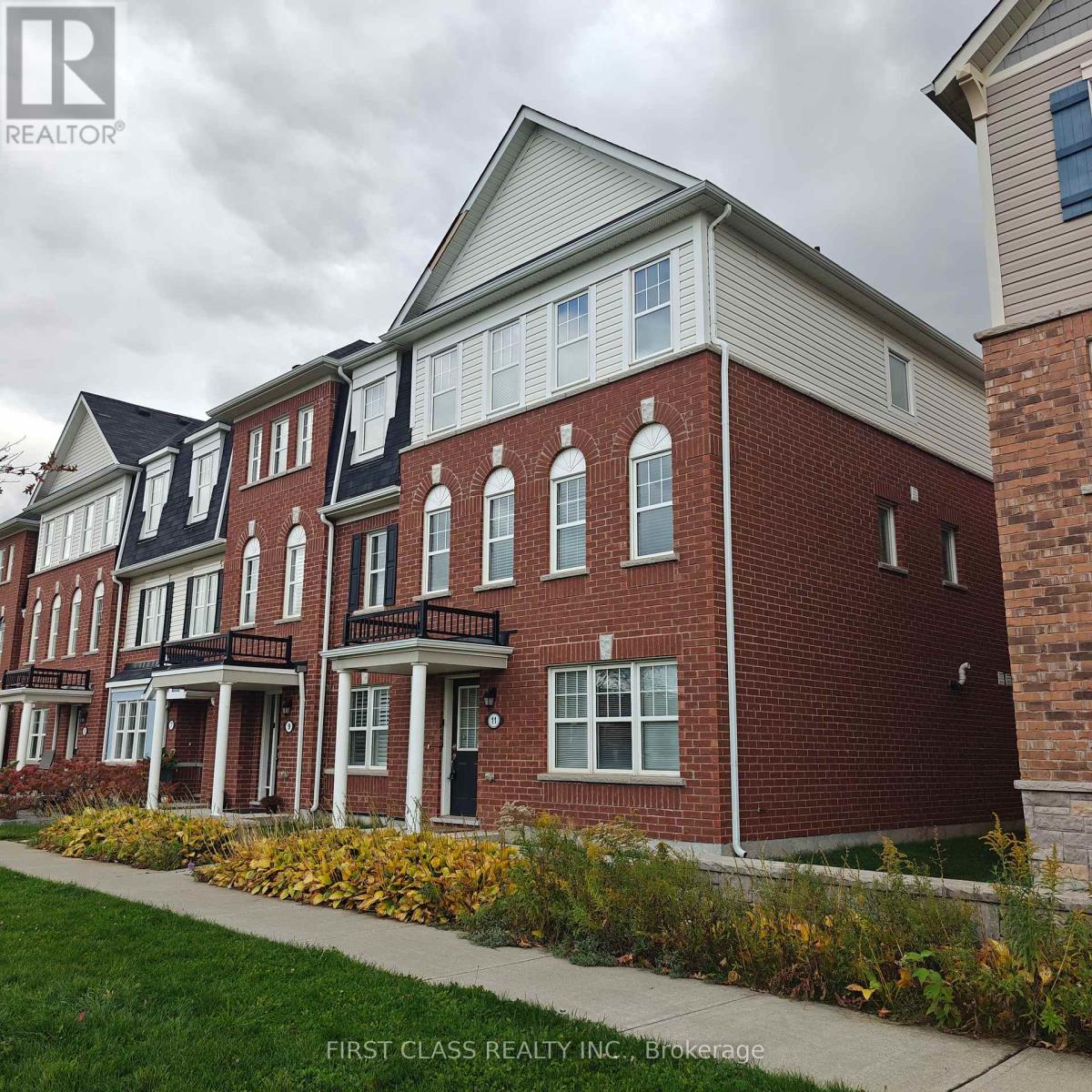 11 TIGHT COURT, Milton, Ontario