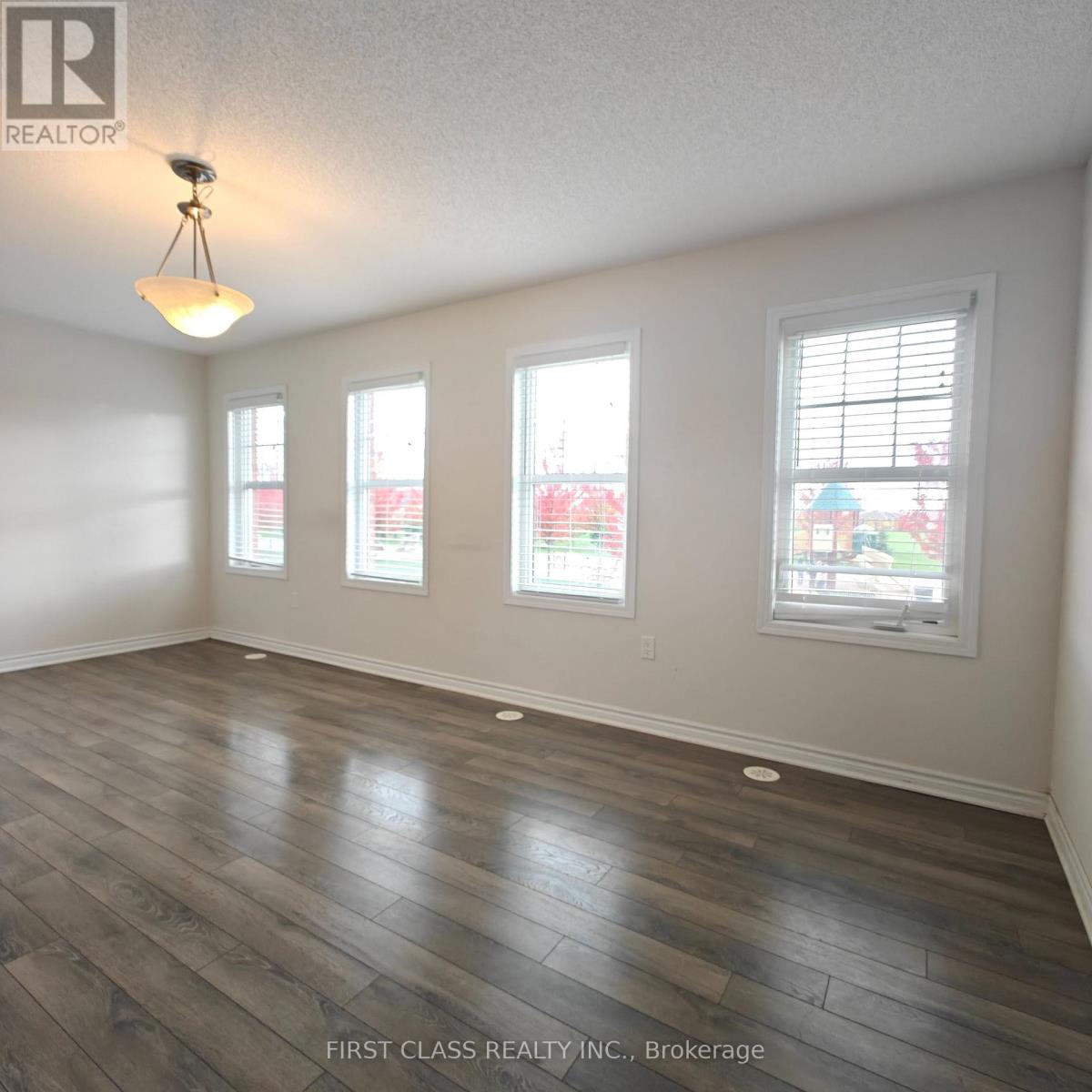 11 Tight Court, Milton, Ontario  L9T 8S3 - Photo 10 - W12482662