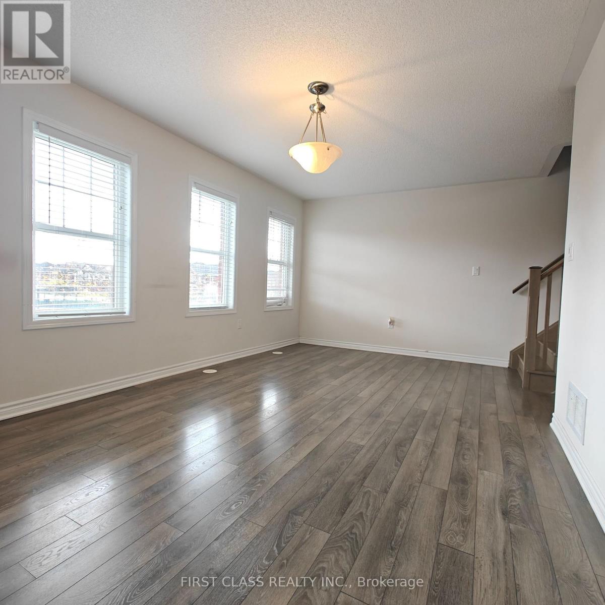 11 Tight Court, Milton, Ontario  L9T 8S3 - Photo 12 - W12482662
