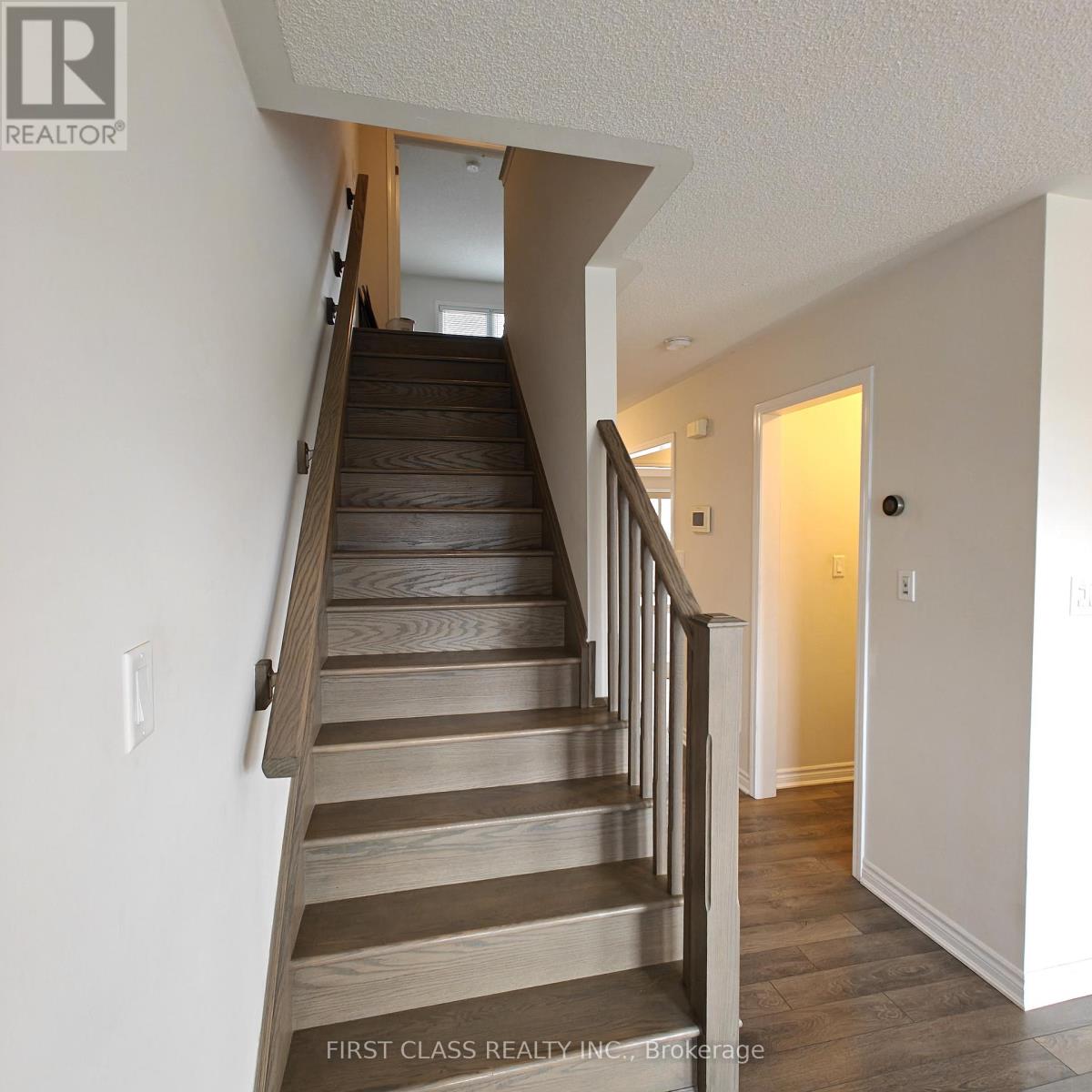 11 Tight Court, Milton, Ontario  L9T 8S3 - Photo 13 - W12482662