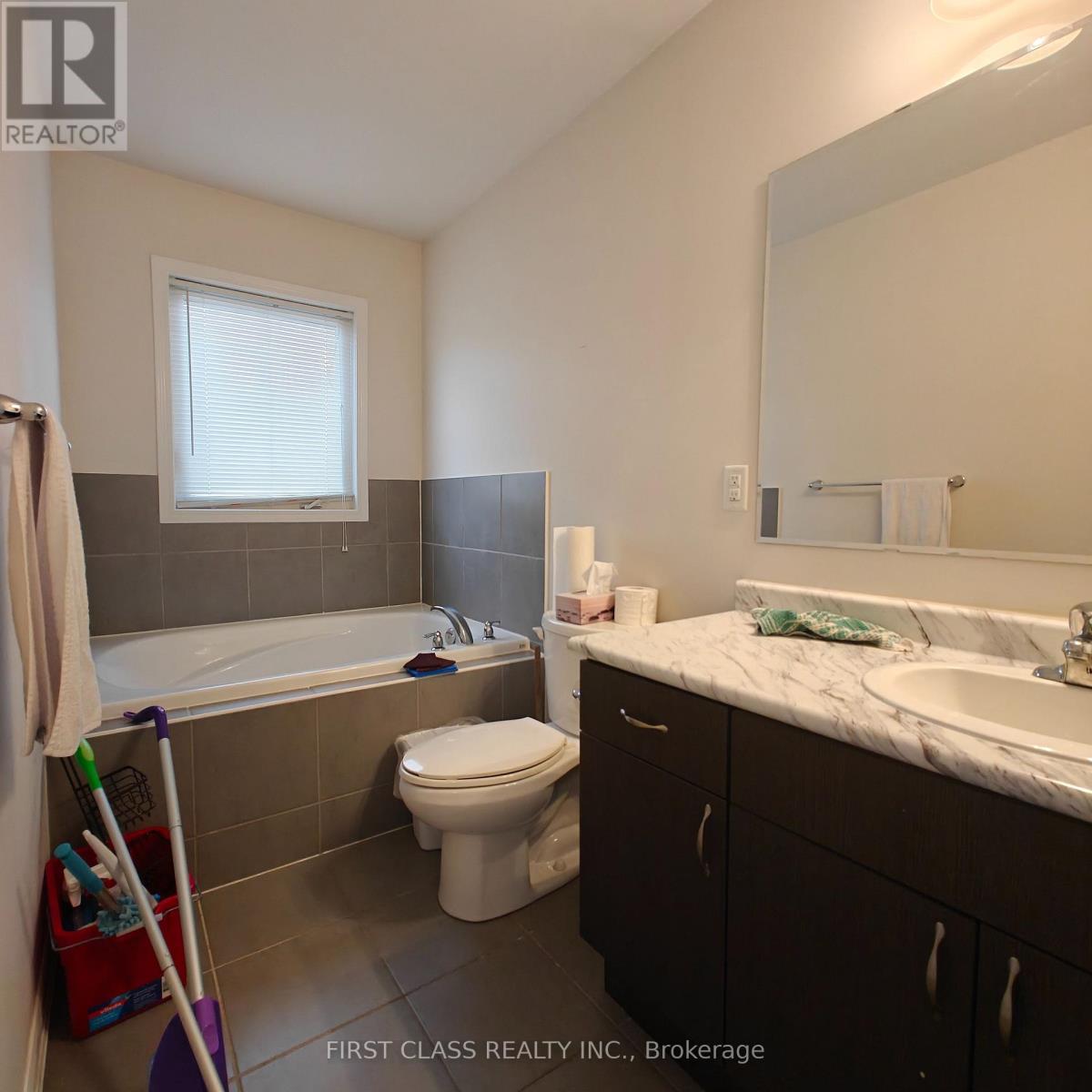 11 Tight Court, Milton, Ontario  L9T 8S3 - Photo 22 - W12482662