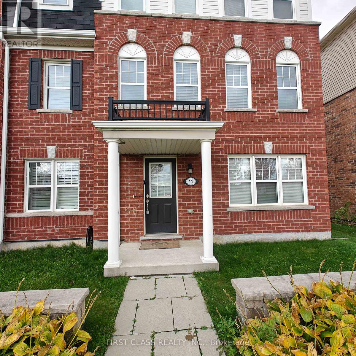 11 Tight Court, Milton, Ontario  L9T 8S3 - Photo 3 - W12482662