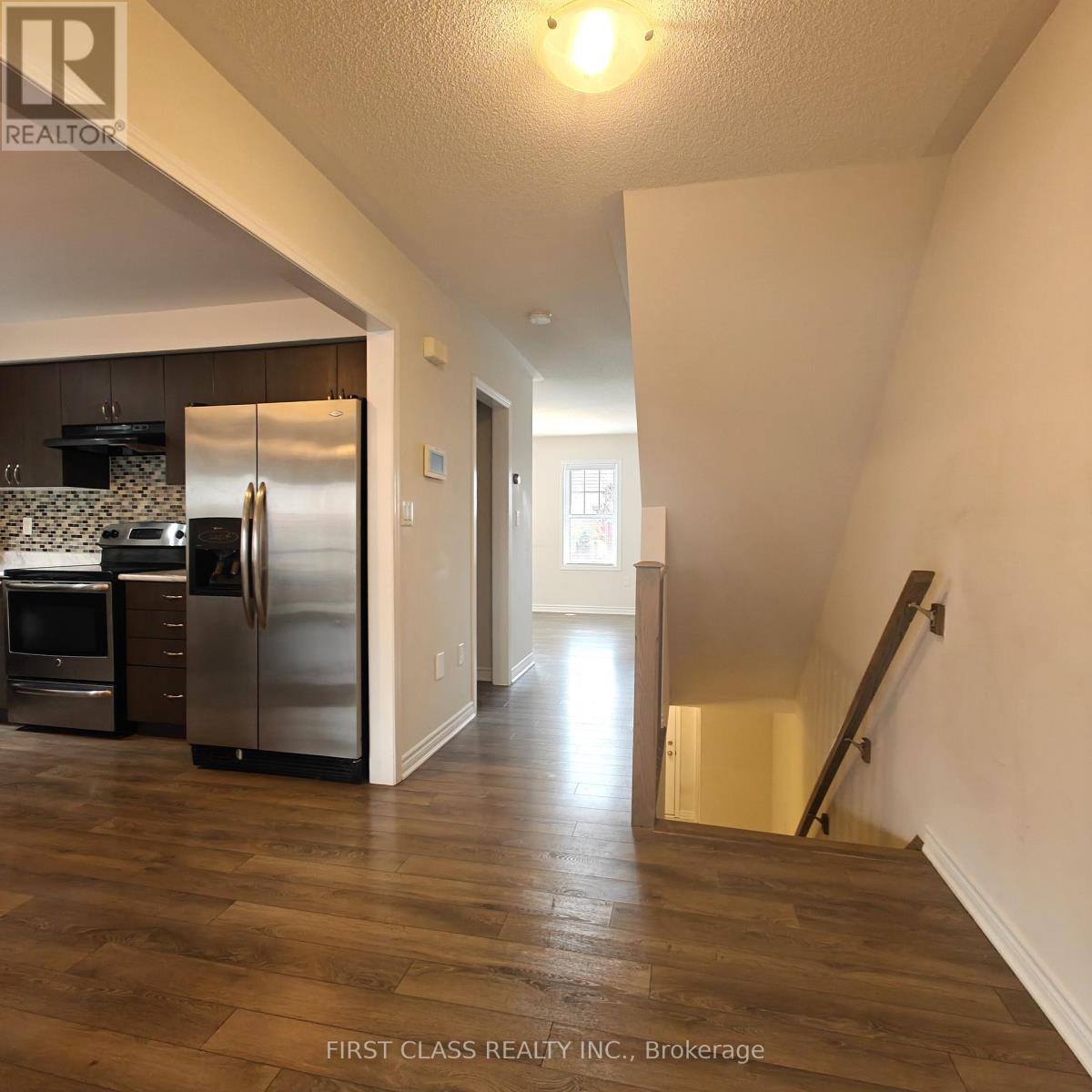11 Tight Court, Milton, Ontario  L9T 8S3 - Photo 8 - W12482662