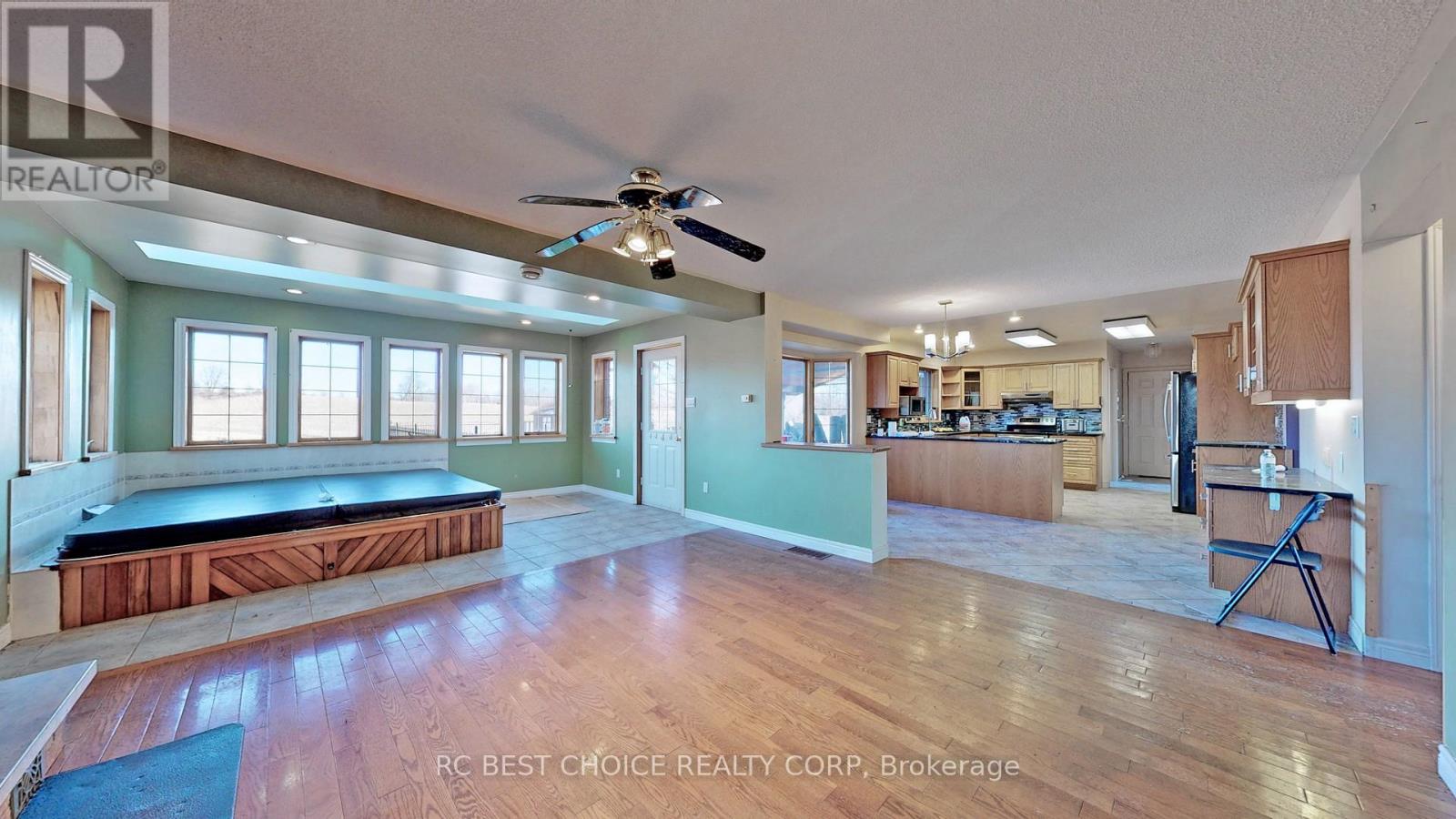 571 Hickory Beach Road, Kawartha Lakes, Ontario  K0M 1N0 - Photo 10 - X12482663