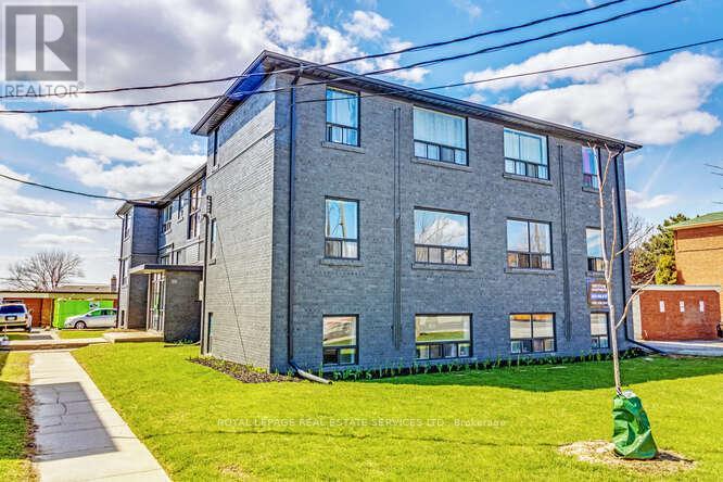 6 - 2622 Keele Street, Toronto, Ontario  M6L 2P1 - Photo 9 - W12482674