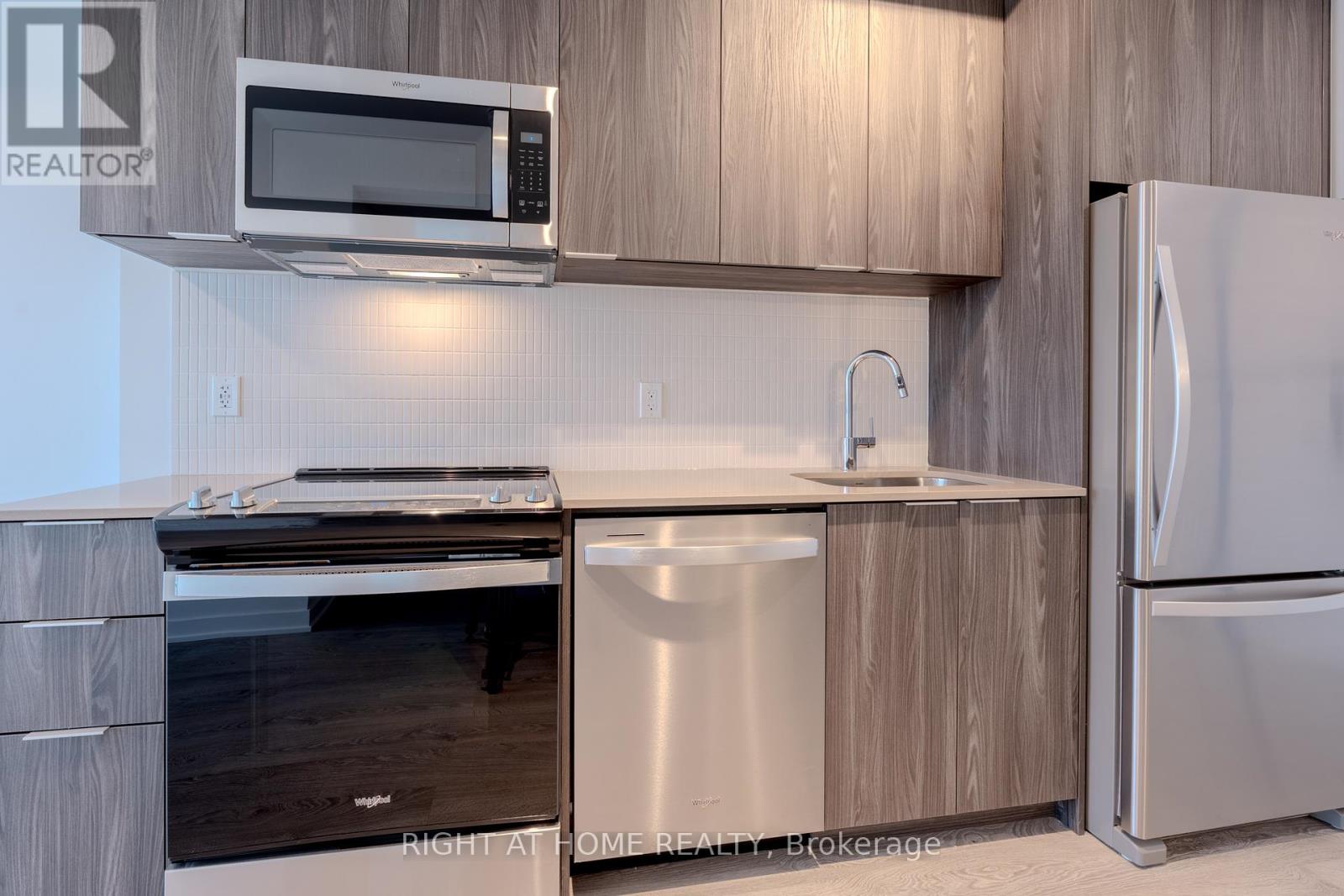 215 - 720 Whitlock Avenue, Milton, Ontario  L9E 2B5 - Photo 6 - W12482676