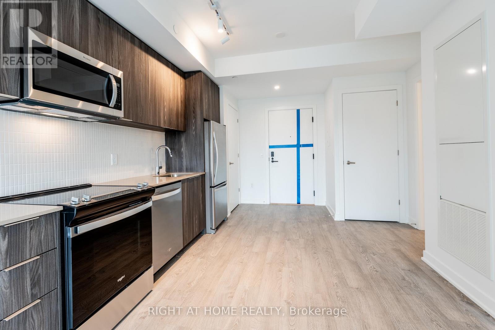 215 - 720 Whitlock Avenue, Milton, Ontario  L9E 2B5 - Photo 8 - W12482676