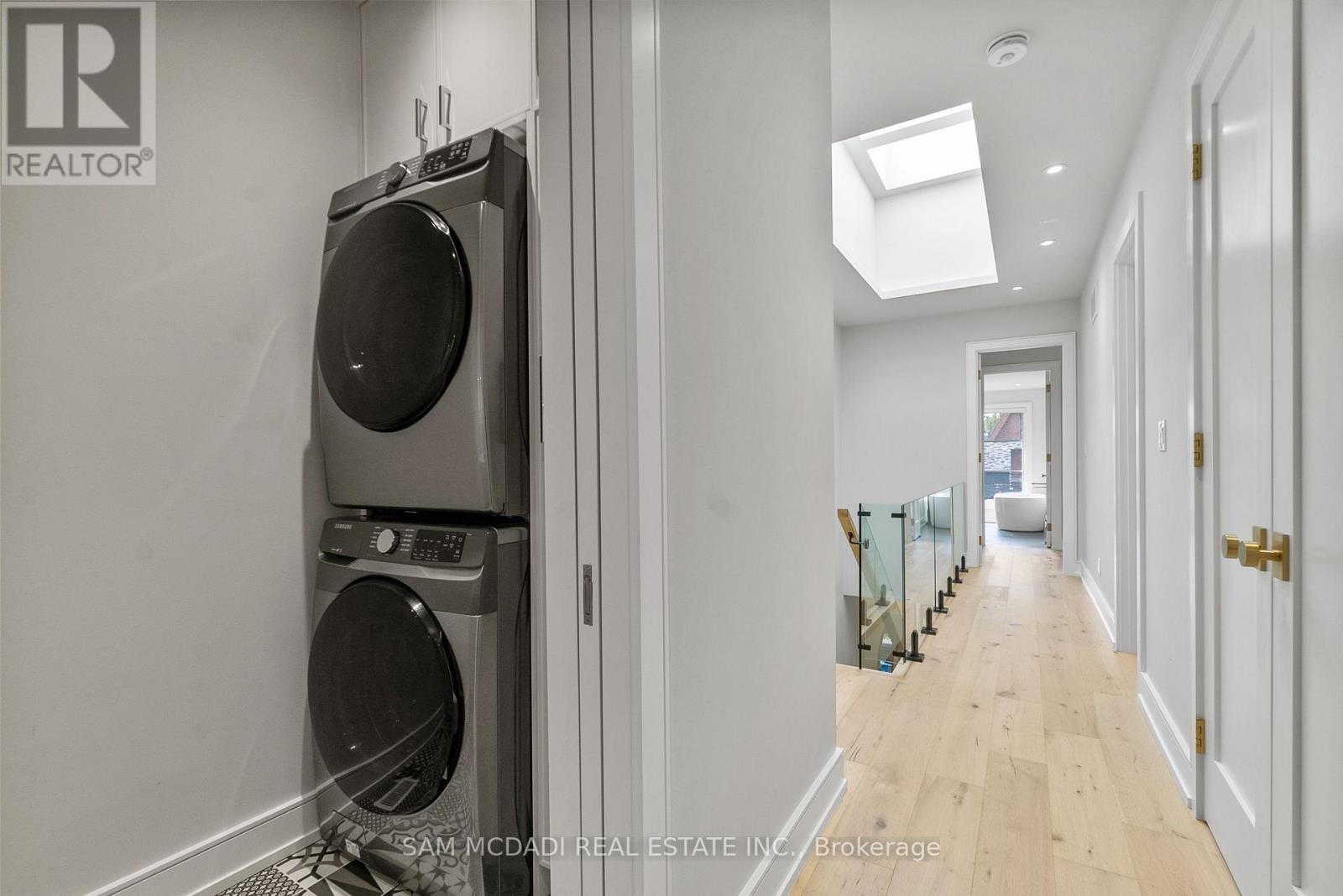39 Oakwood Avenue N, Mississauga, Ontario  L5G 3L8 - Photo 20 - W12482689